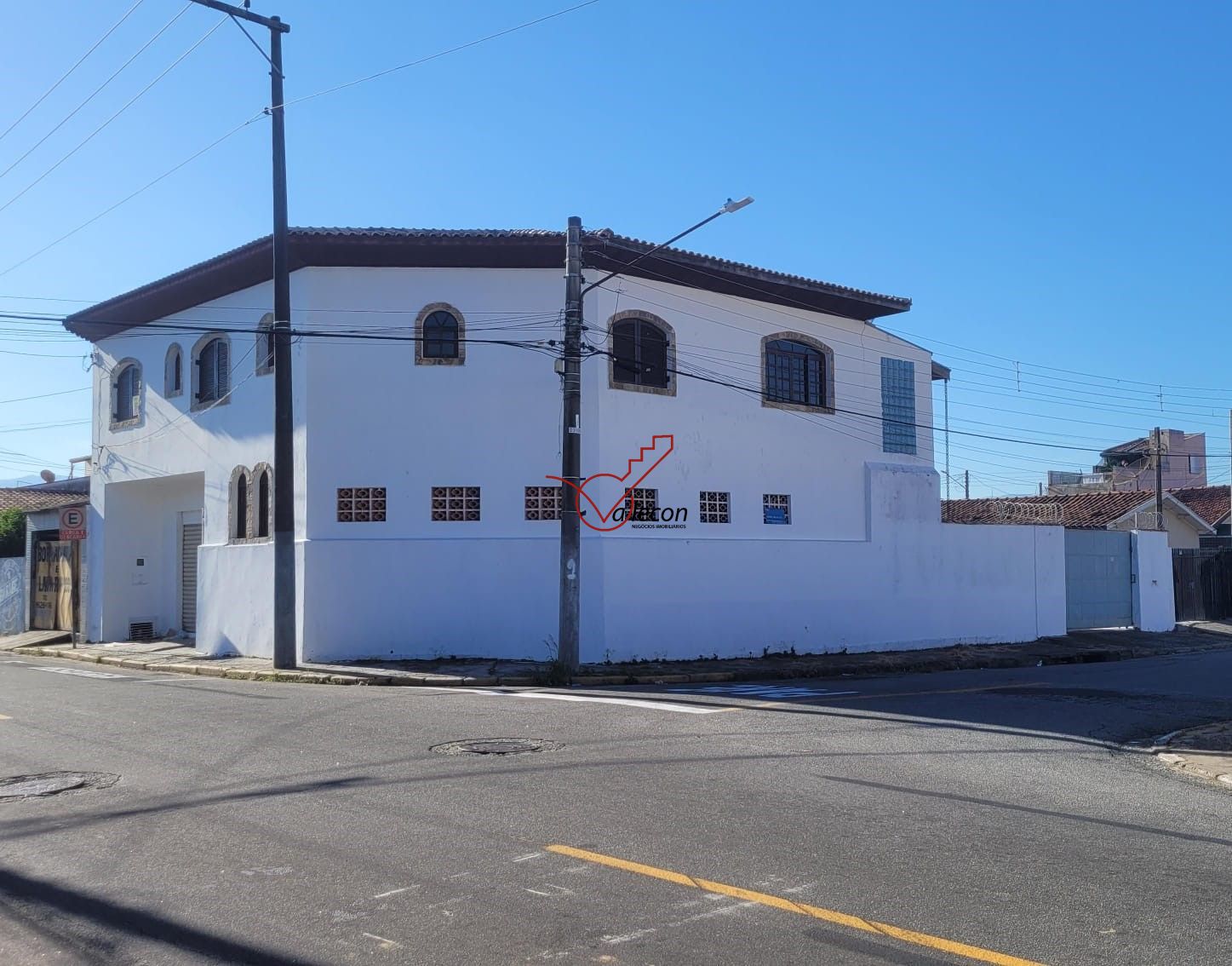 Casa à venda com 3 quartos, 237m² - Foto 4