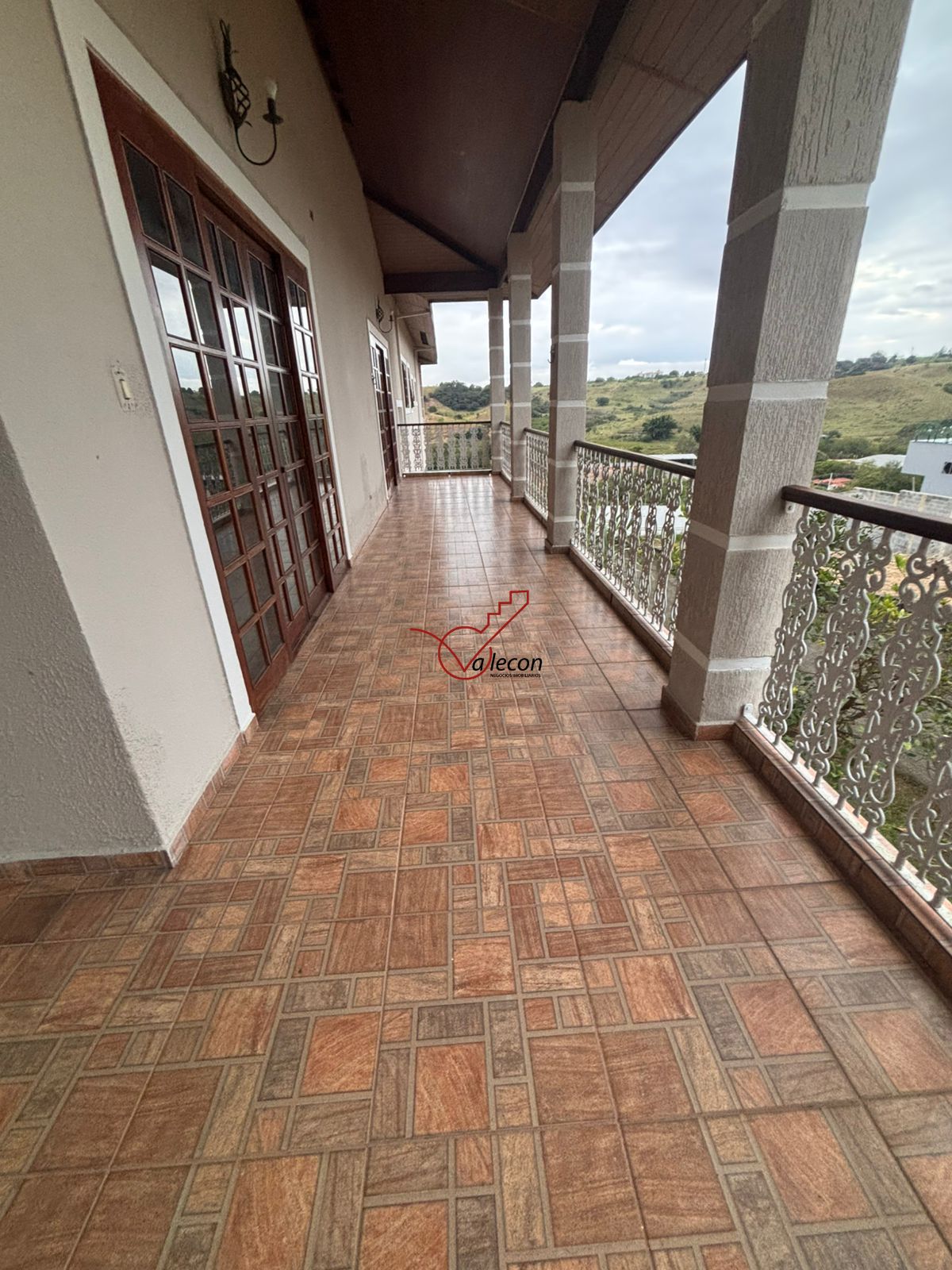 Casa à venda com 4 quartos, 440m² - Foto 2