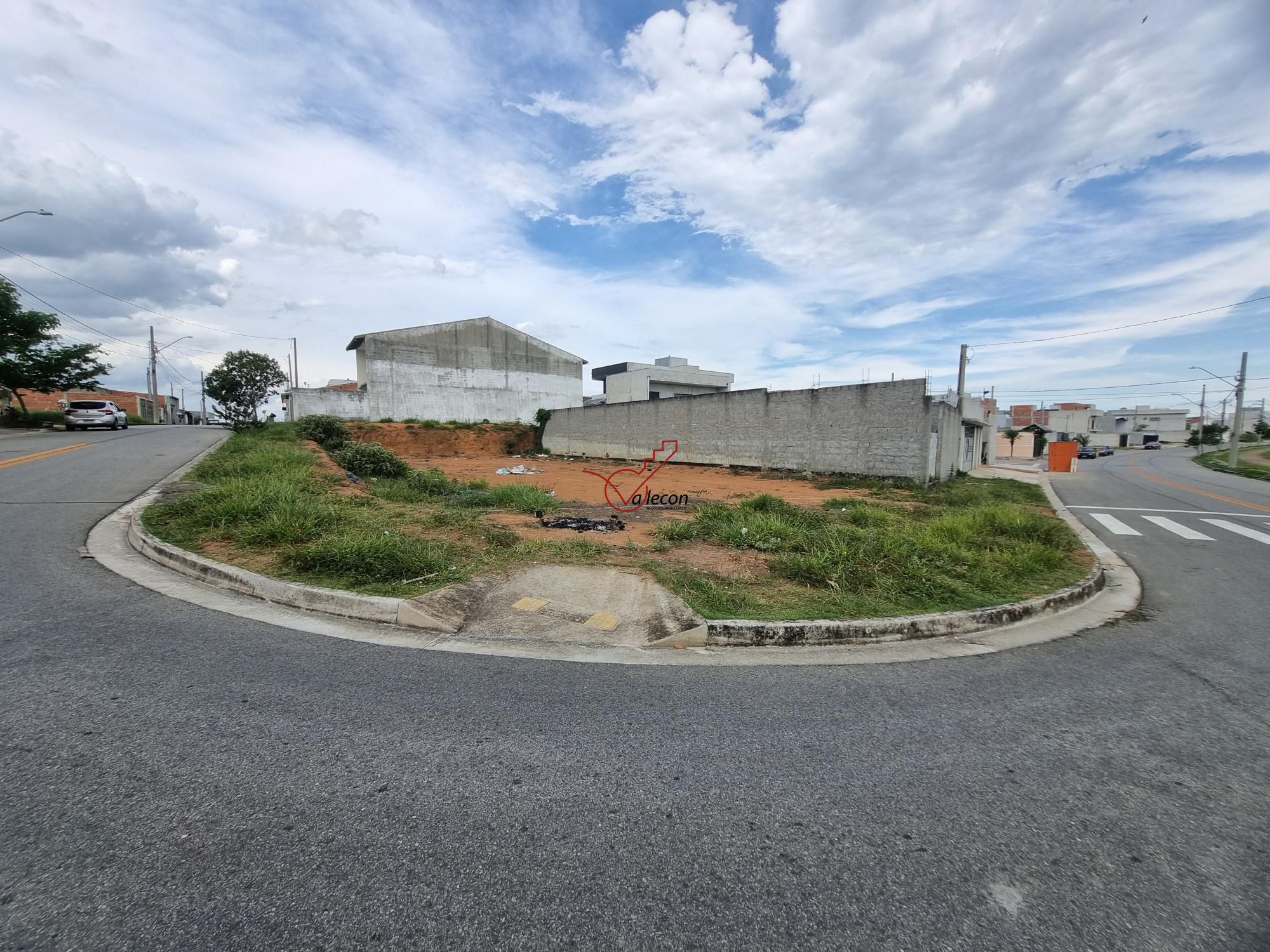 Loteamento e Condomínio, 450 m² - Foto 1