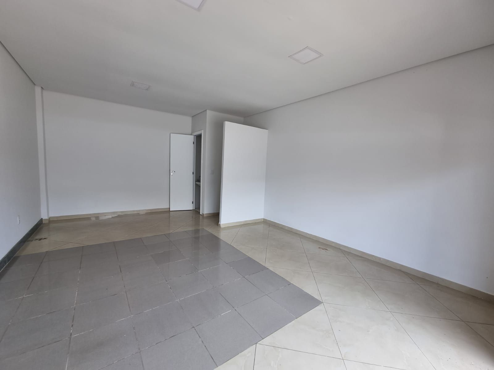 Conjunto Comercial-Sala para alugar com 1 quarto, 25m² - Foto 2