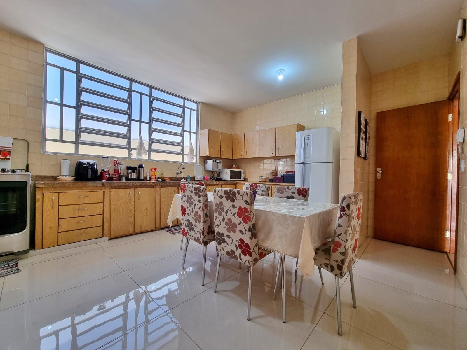 Casa à venda com 4 quartos, 220m² - Foto 6