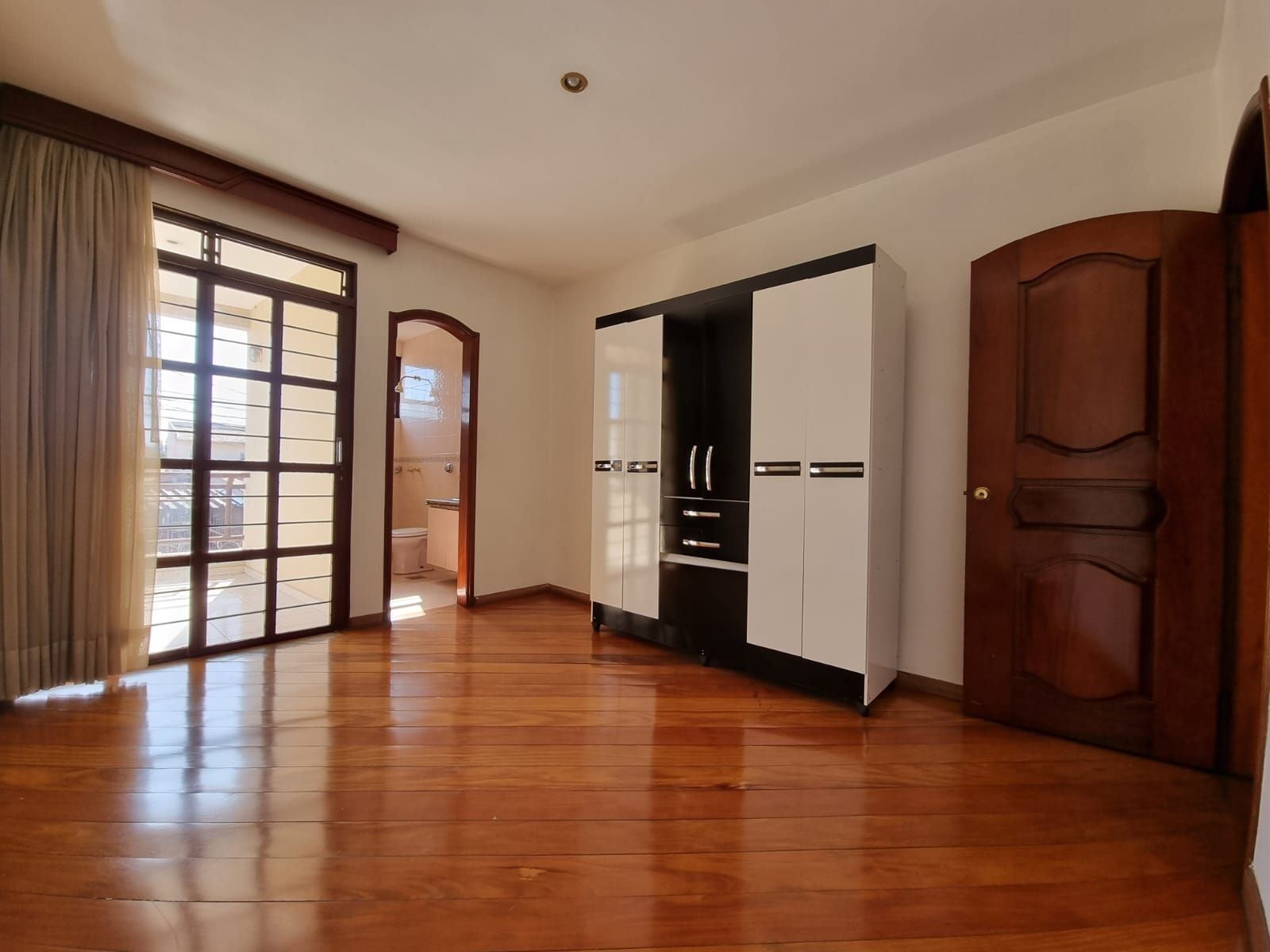 Sobrado à venda e aluguel com 4 quartos, 358m² - Foto 10