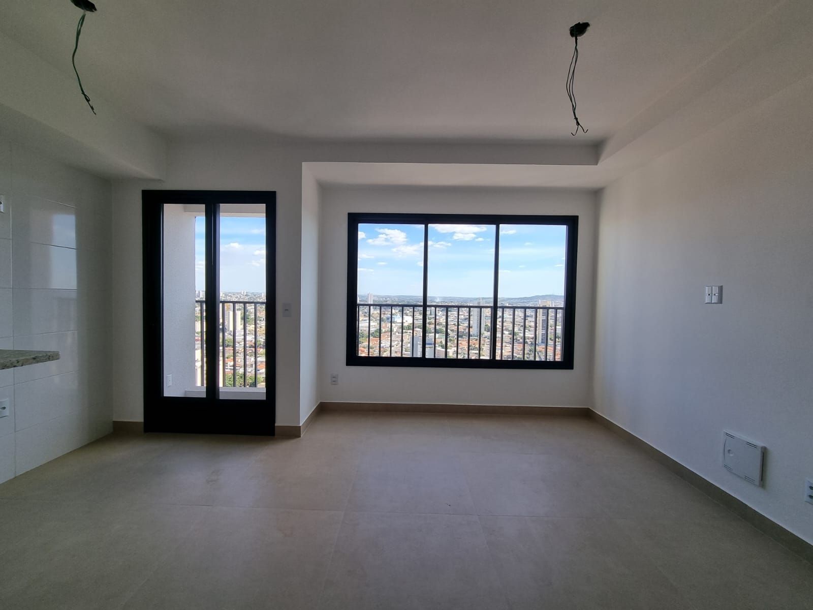 Apartamento à venda com 2 quartos, 64m² - Foto 3