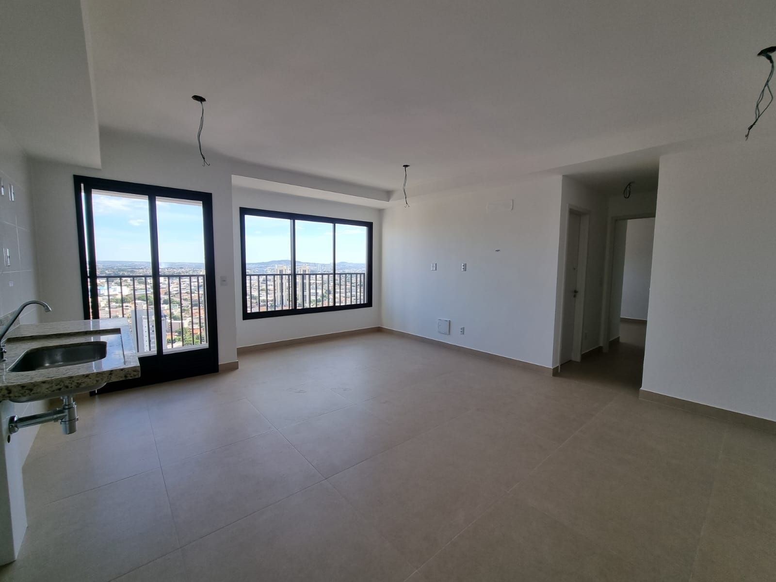 Apartamento à venda com 2 quartos, 64m² - Foto 1