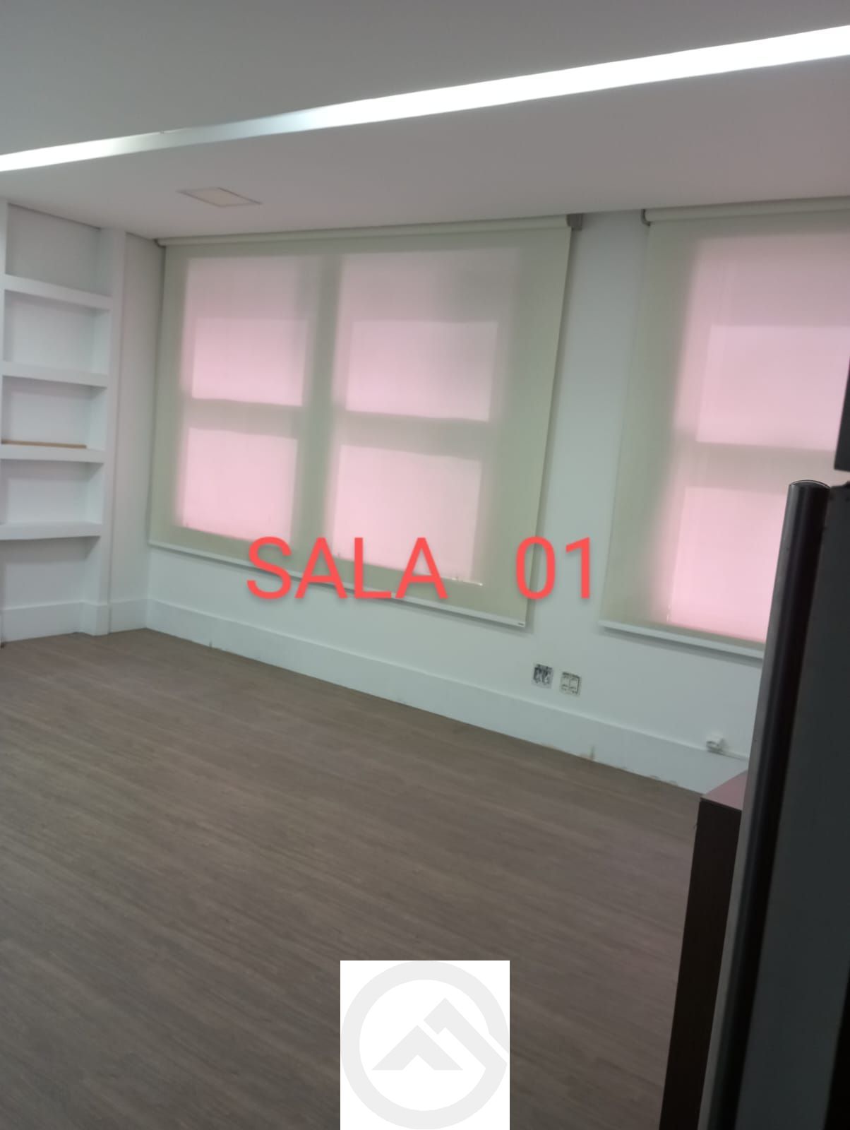 Conjunto Comercial-Sala para alugar com 1 quarto, 24m² - Foto 1