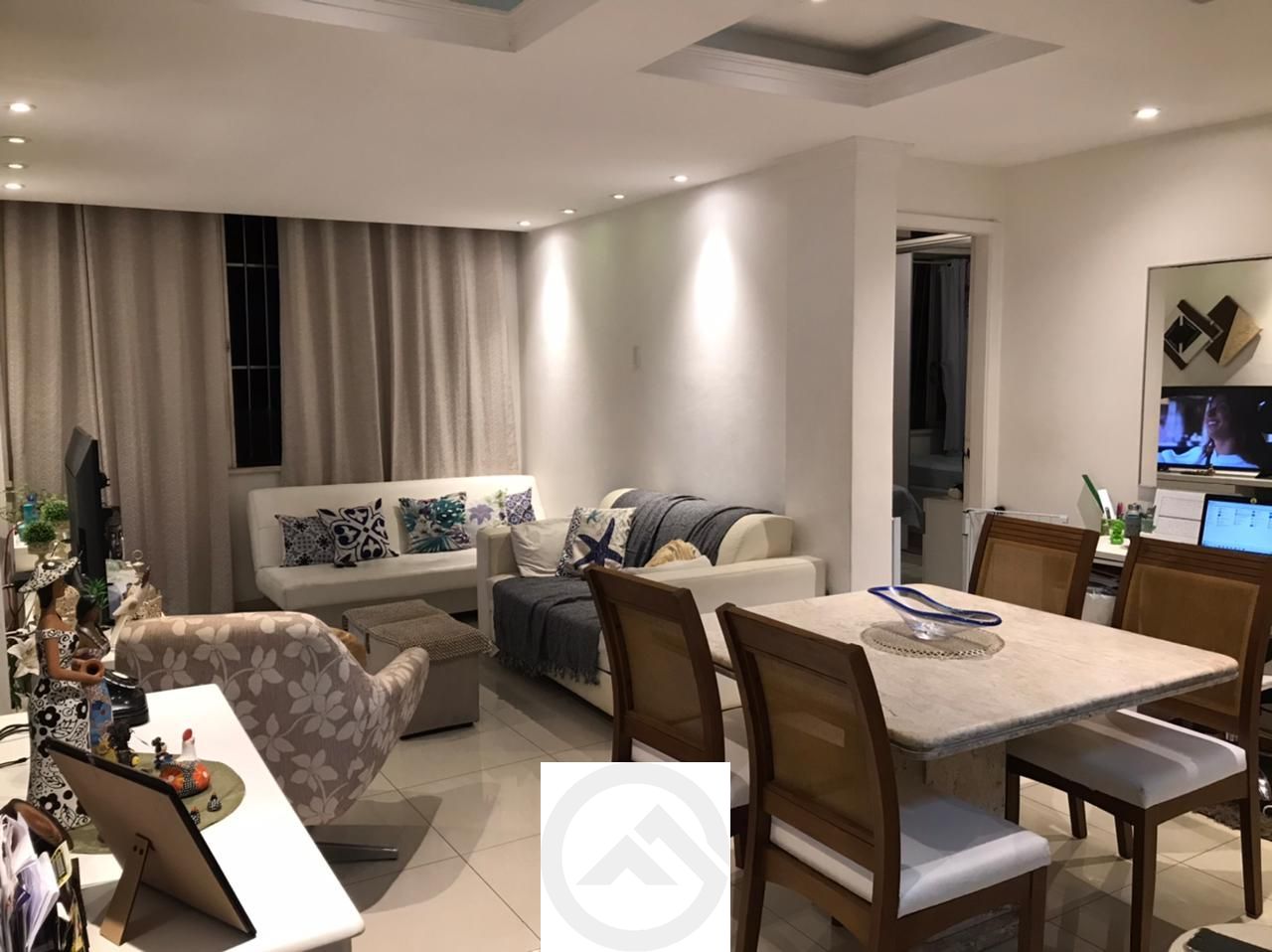 Apartamento à venda com 2 quartos, 62m² - Foto 3