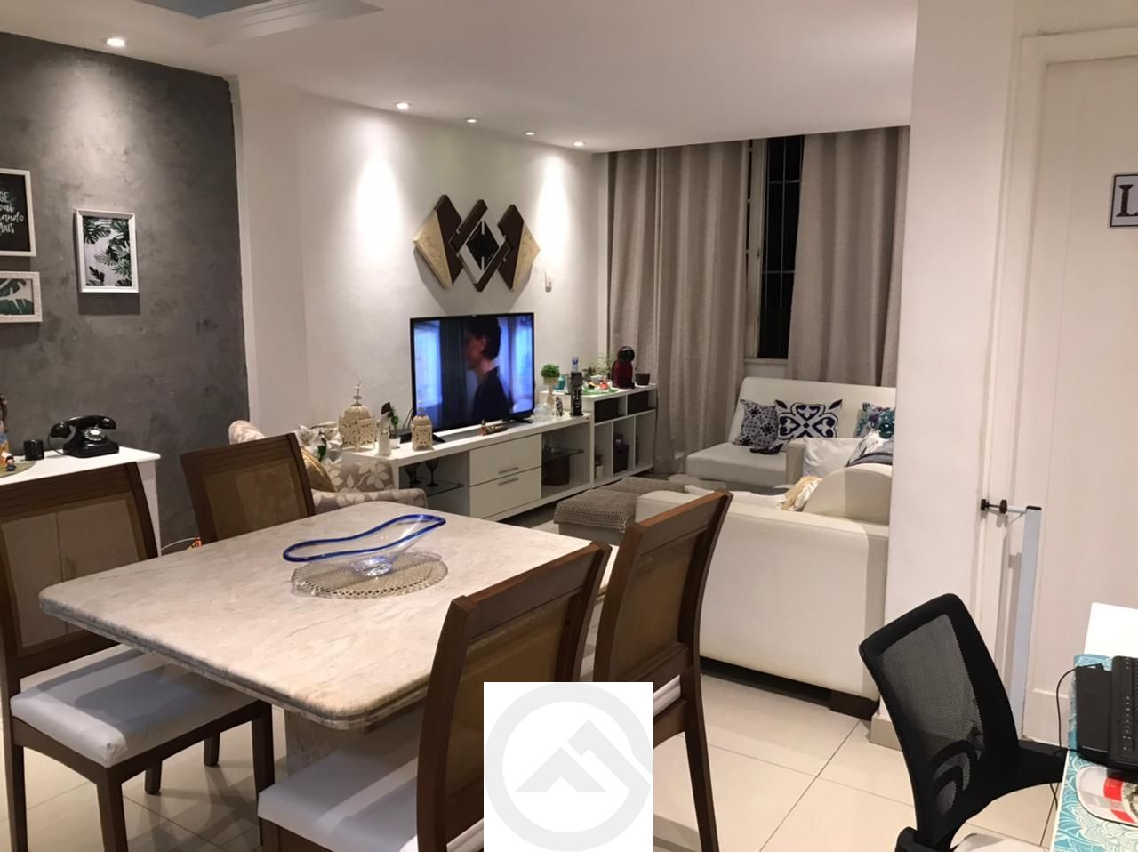 Apartamento à venda com 2 quartos, 62m² - Foto 2