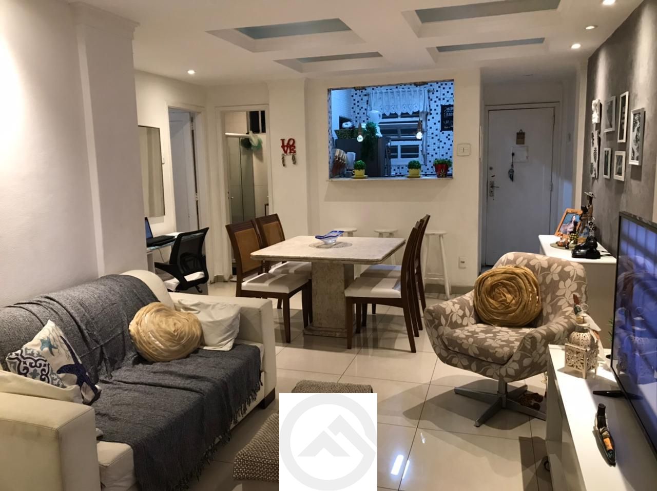 Apartamento à venda com 2 quartos, 62m² - Foto 1