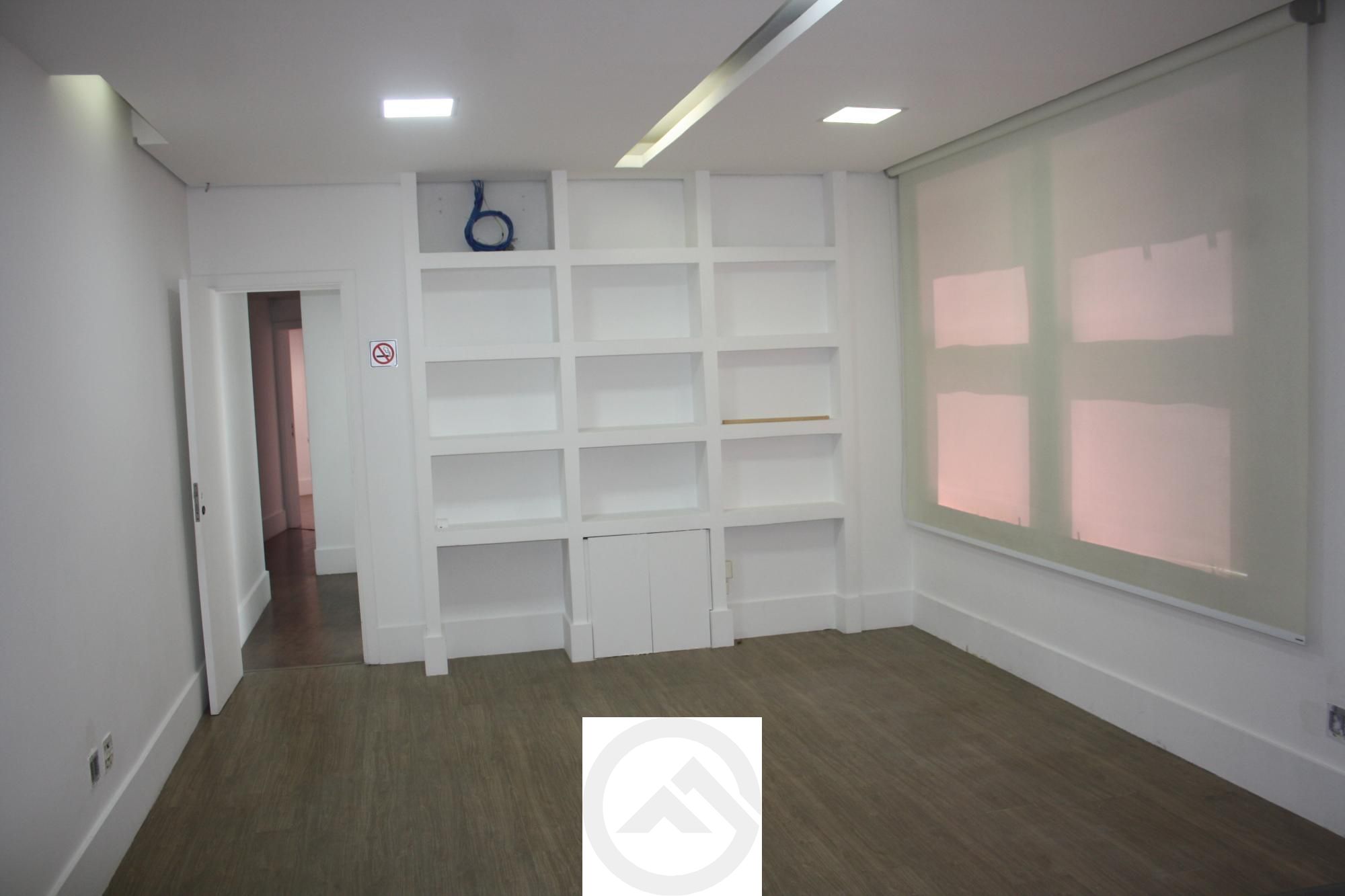 Prédio Inteiro para alugar com 6 quartos, 130m² - Foto 3