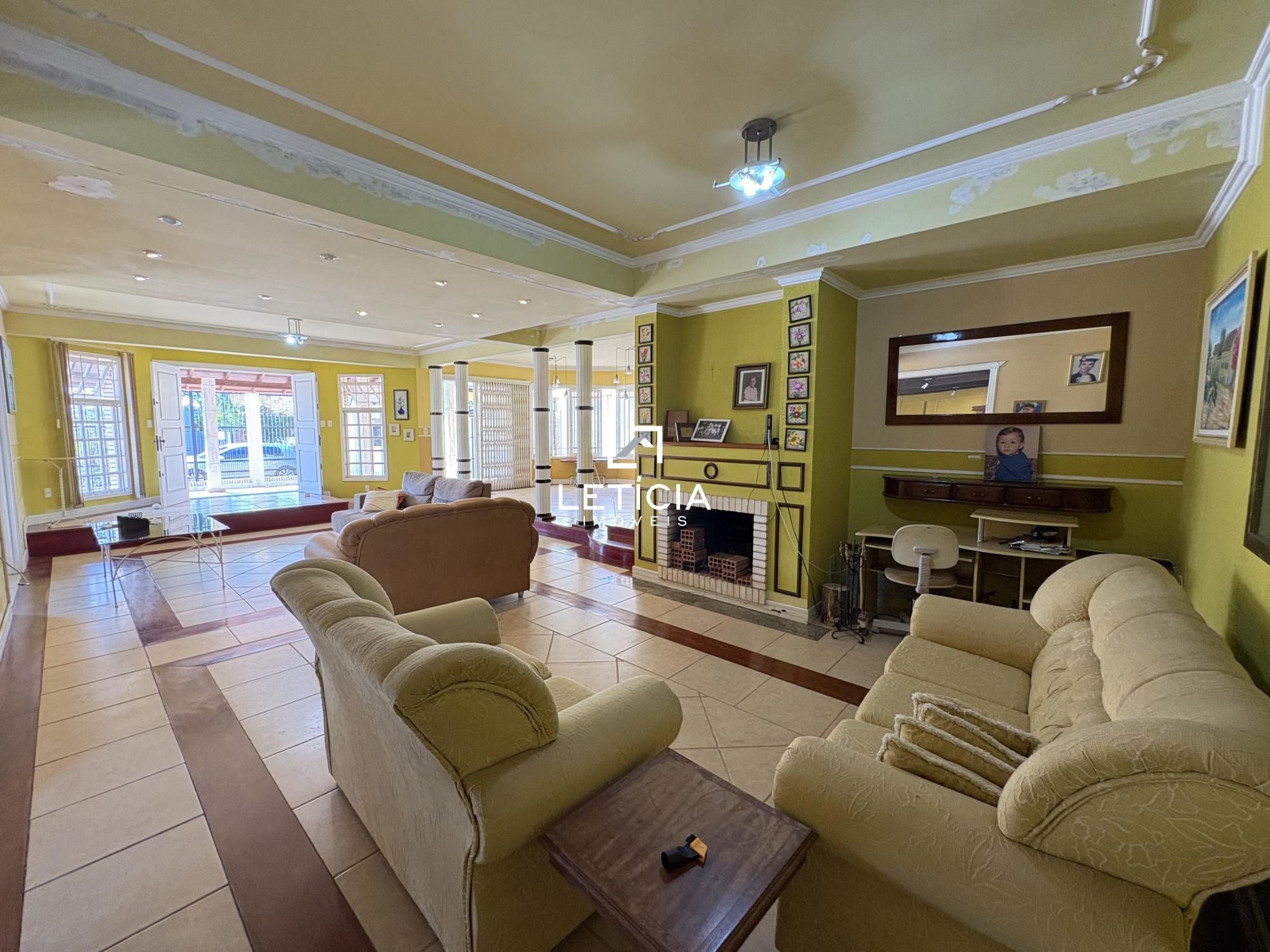 Casa com 5 Dormitórios à venda, 400 m² por R$ 1.600.000,00 Casa com 5 Dormitórios à venda, 400 m² por R$ 1.600.000,00