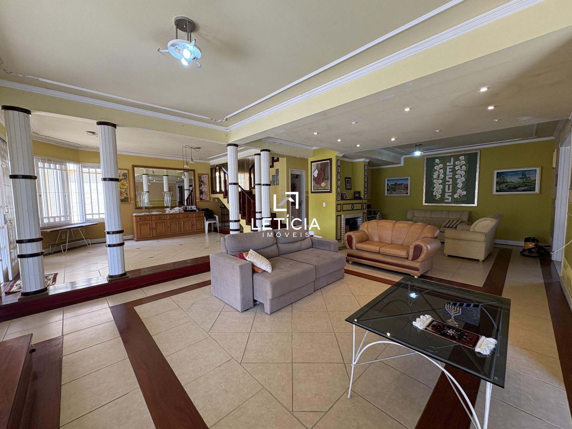 Casa com 5 Dormitórios à venda, 400 m² por R$ 1.600.000,00 Casa com 5 Dormitórios à venda, 400 m² por R$ 1.600.000,00