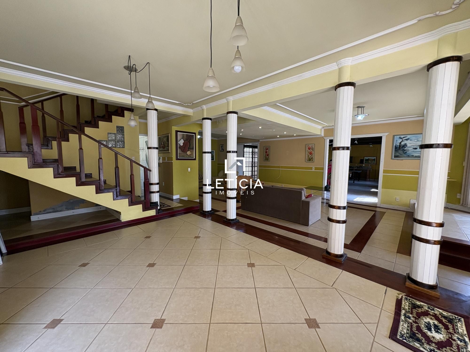 Casa com 5 Dormitórios à venda, 400 m² por R$ 1.600.000,00 Casa com 5 Dormitórios à venda, 400 m² por R$ 1.600.000,00