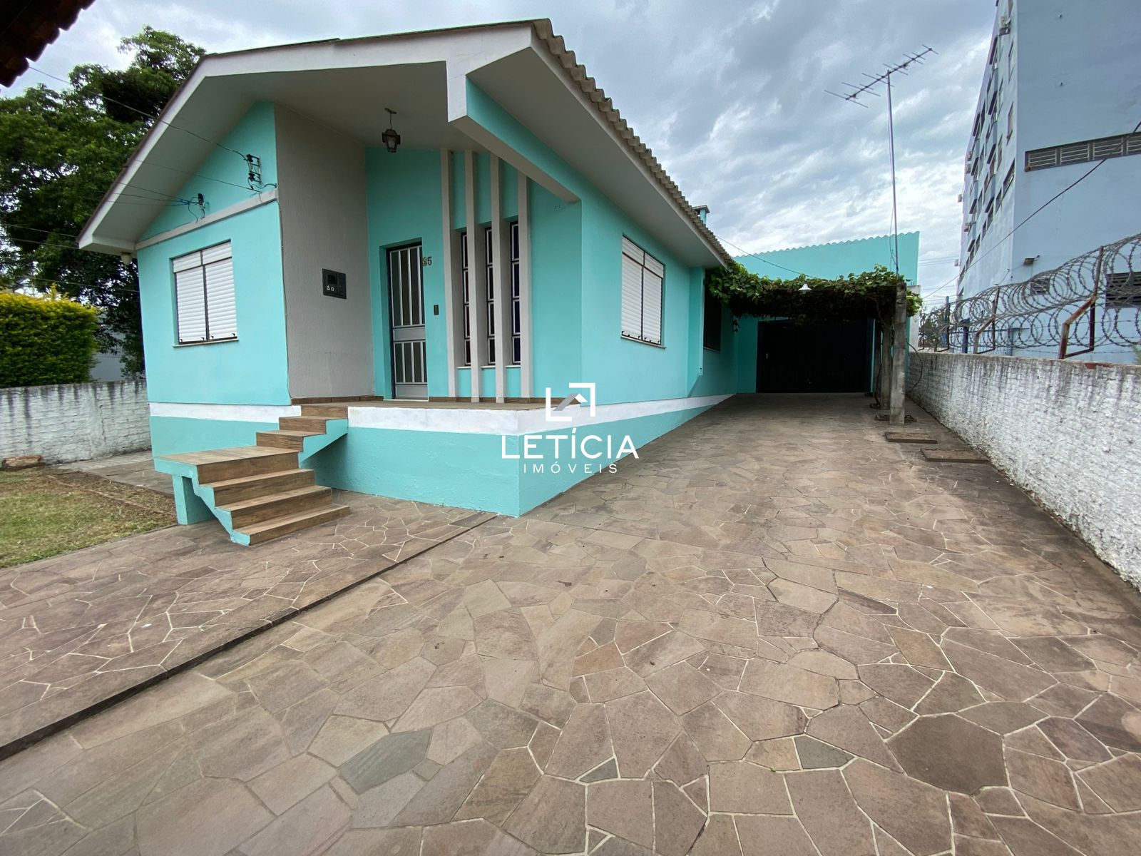 Casa com 3 Dormitórios à venda, 192 m² por R$ 700.000,00 Casa com 3 Dormitórios à venda, 192 m² por R$ 700.000,00