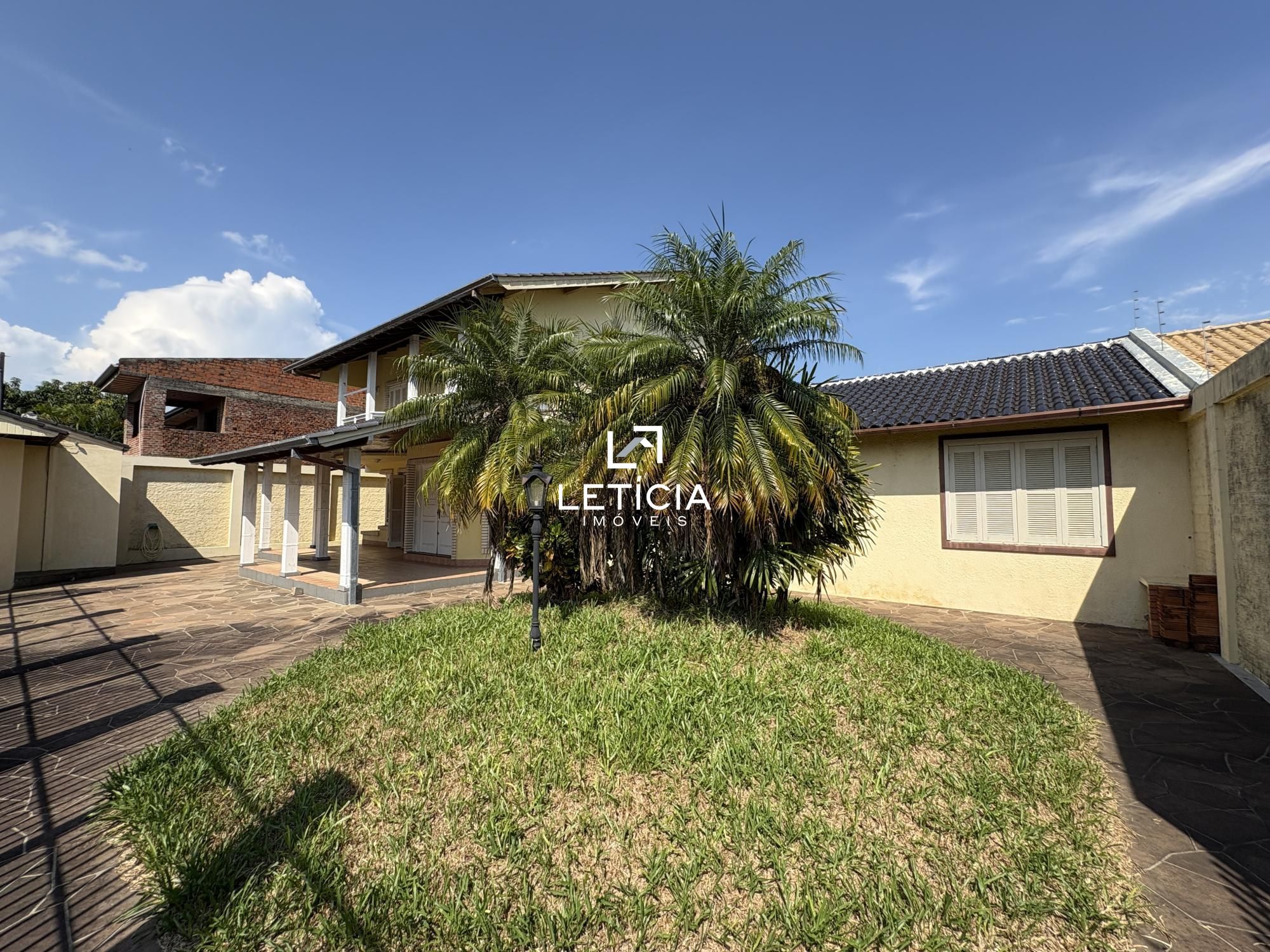 Casa com 5 Dormitórios à venda, 400 m² por R$ 1.600.000,00 Casa com 5 Dormitórios à venda, 400 m² por R$ 1.600.000,00