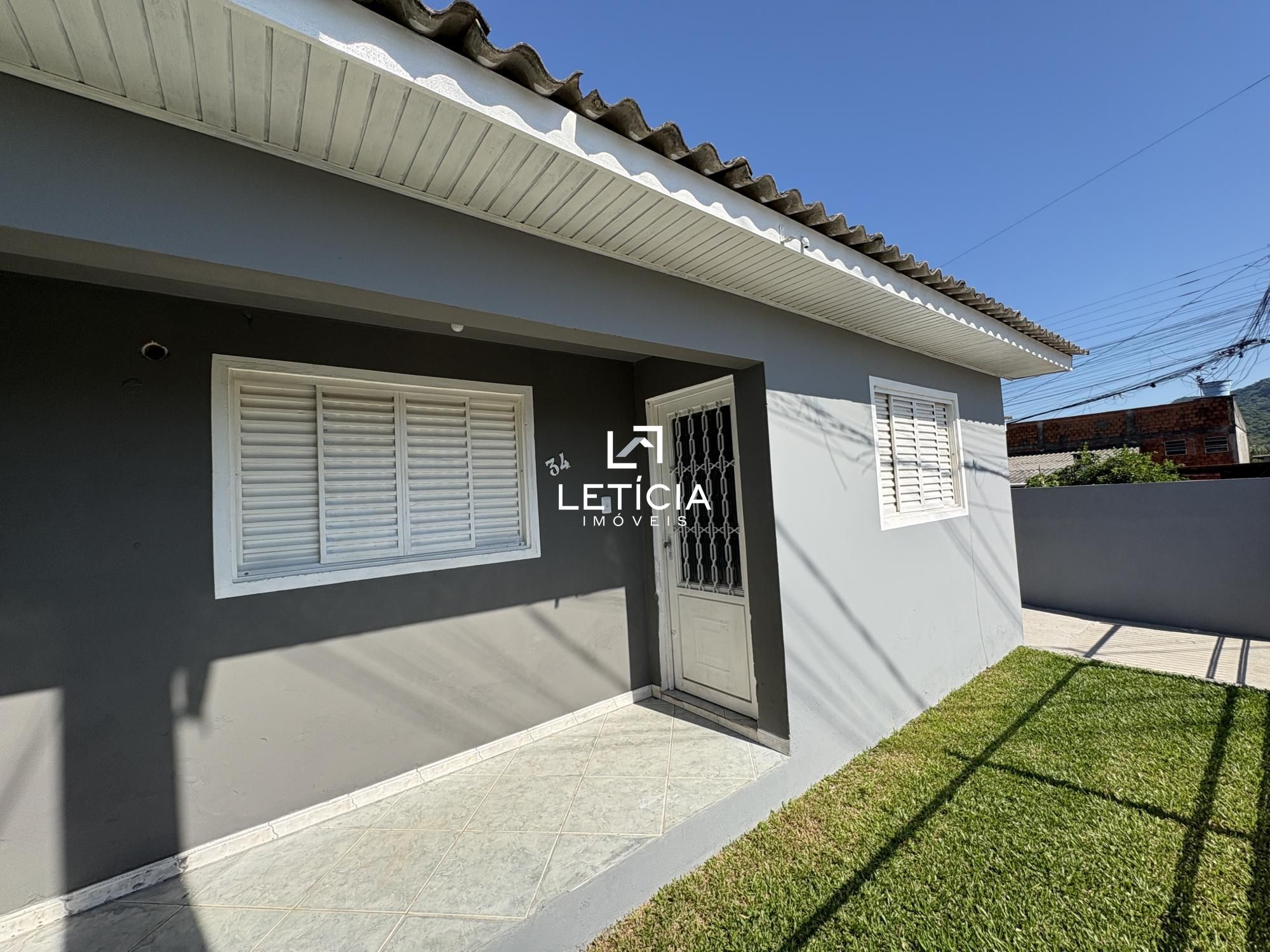 Casa com 2 Dormitórios à venda, 70 m² por R$ 220.000,00 Casa com 2 Dormitórios à venda, 70 m² por R$ 220.000,00