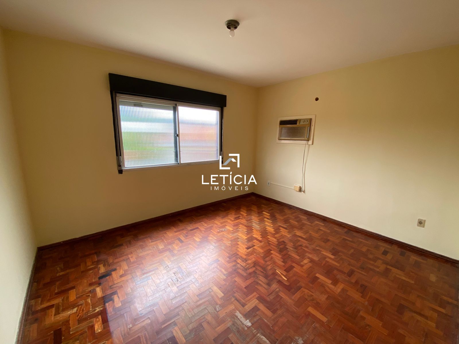 Casa com 3 Dormitórios à venda, 192 m² por R$ 700.000,00 Casa com 3 Dormitórios à venda, 192 m² por R$ 700.000,00