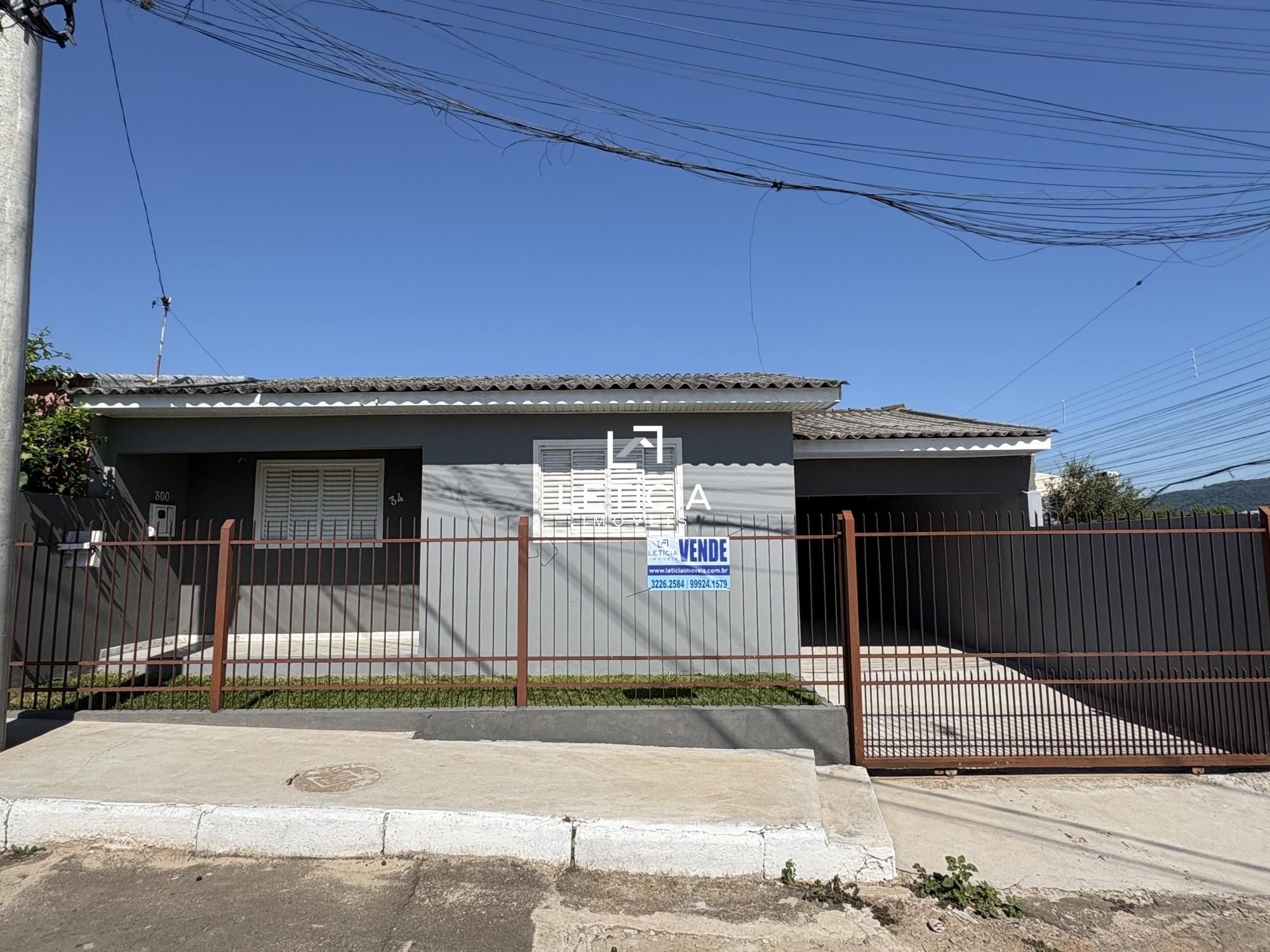 Casa com 2 Dormitórios à venda, 70 m² por R$ 220.000,00 Casa com 2 Dormitórios à venda, 70 m² por R$ 220.000,00