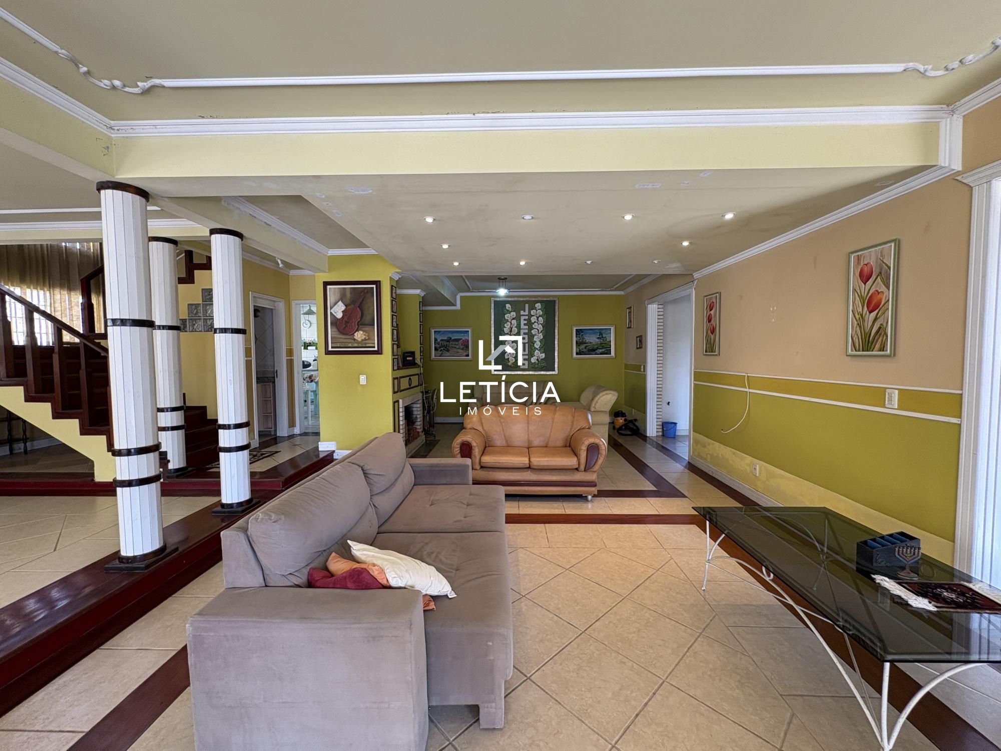 Casa com 5 Dormitórios à venda, 400 m² por R$ 1.600.000,00 Casa com 5 Dormitórios à venda, 400 m² por R$ 1.600.000,00