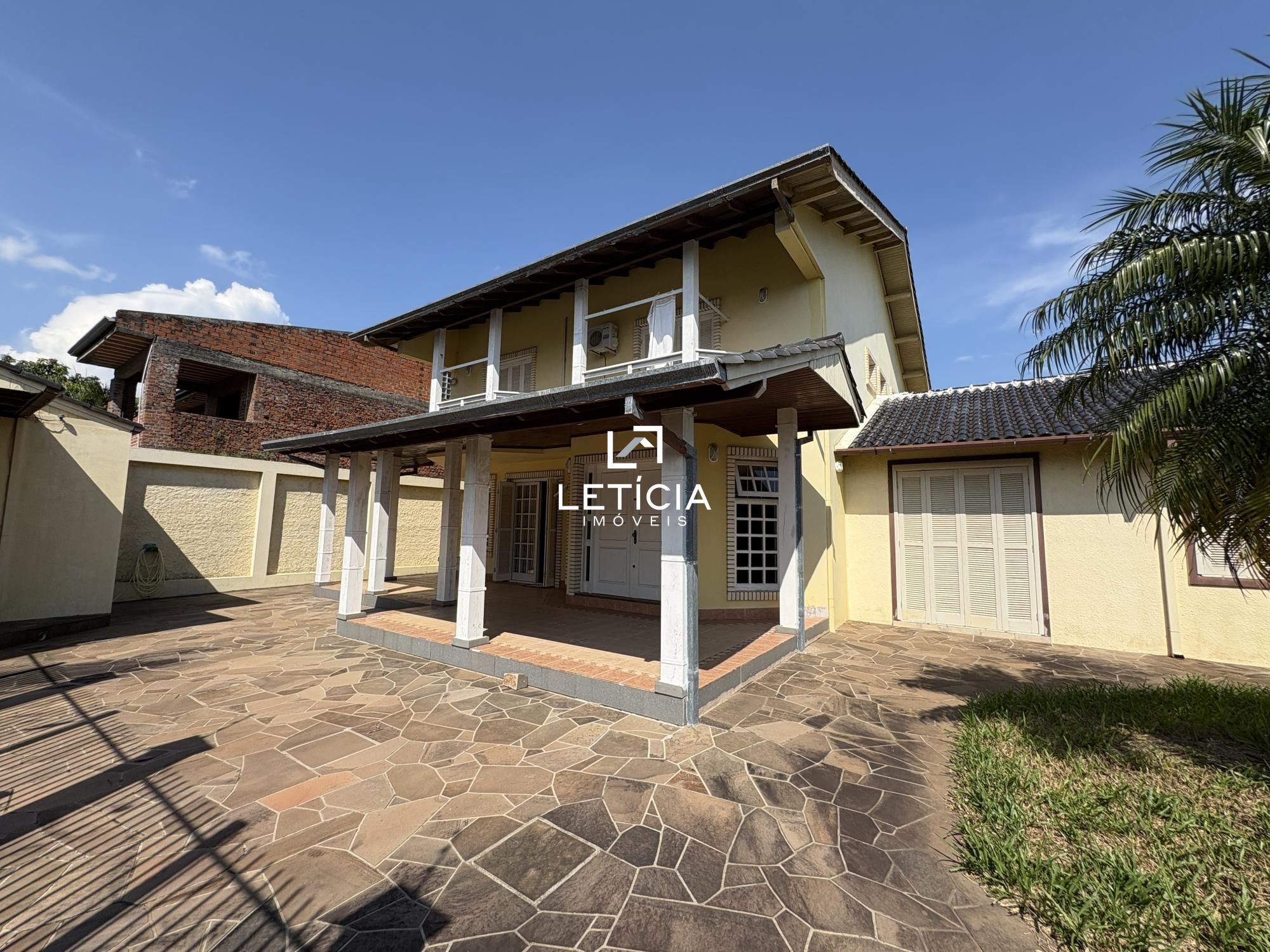 Casa com 5 Dormitórios à venda, 400 m² por R$ 1.600.000,00 Casa com 5 Dormitórios à venda, 400 m² por R$ 1.600.000,00