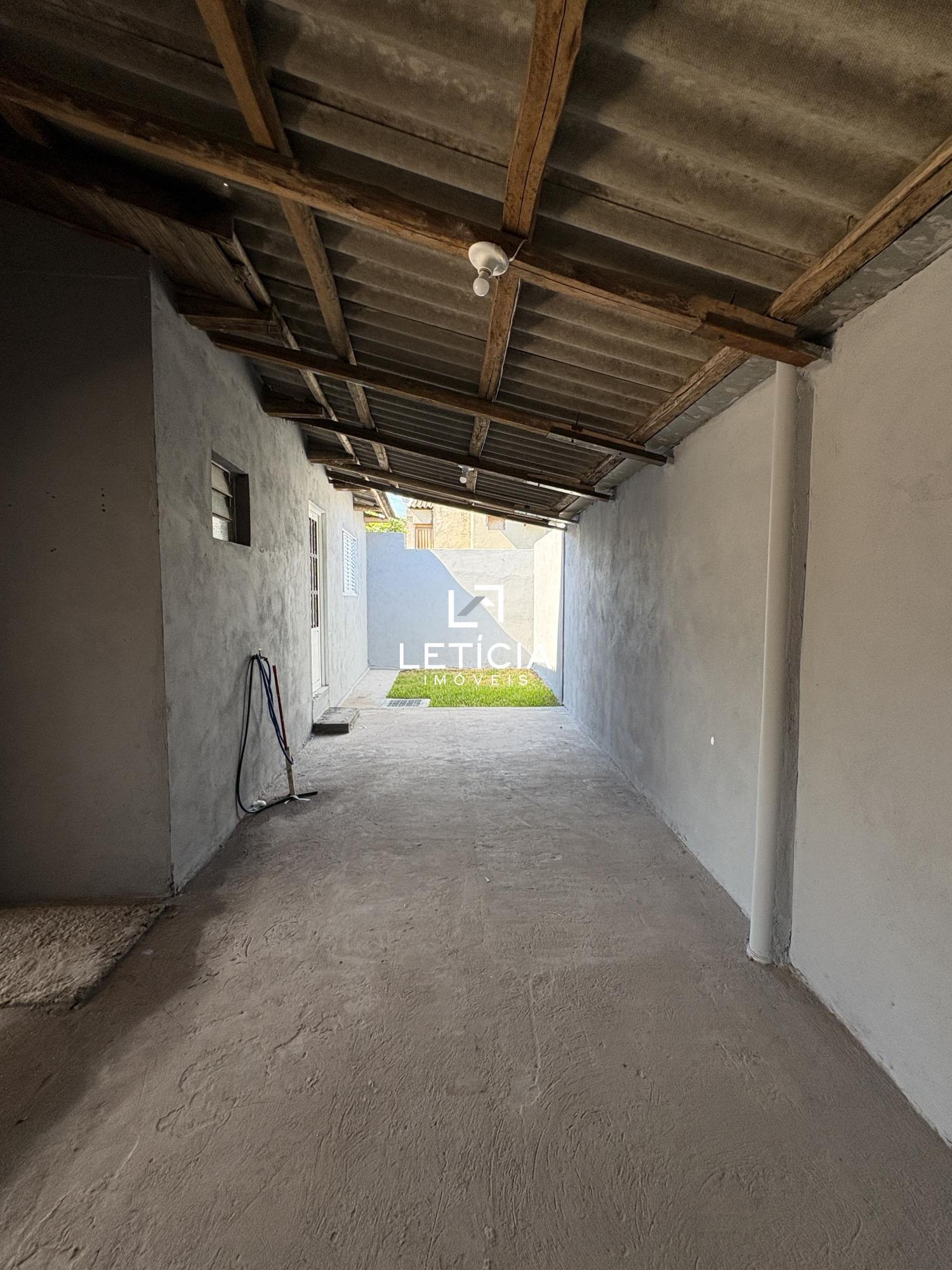 Casa com 2 Dormitórios à venda, 70 m² por R$ 220.000,00 Casa com 2 Dormitórios à venda, 70 m² por R$ 220.000,00