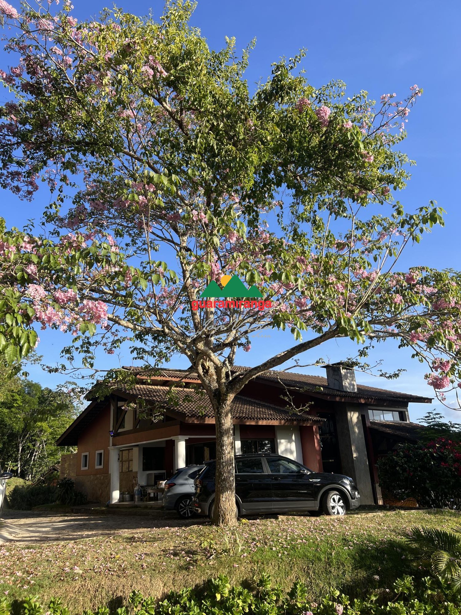 Mansão com 236m² de área construída no mais luxuoso condomín