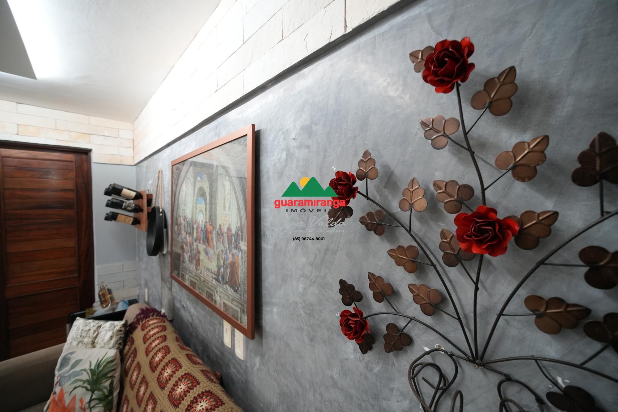 Casa triplex em condomínio de alto padrão em meio a natureza