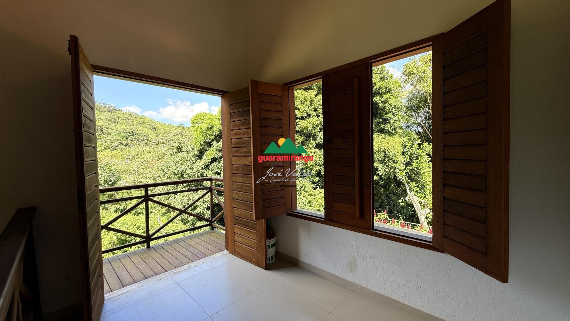 Residência nova com 120 m² de área construída em terreno de 