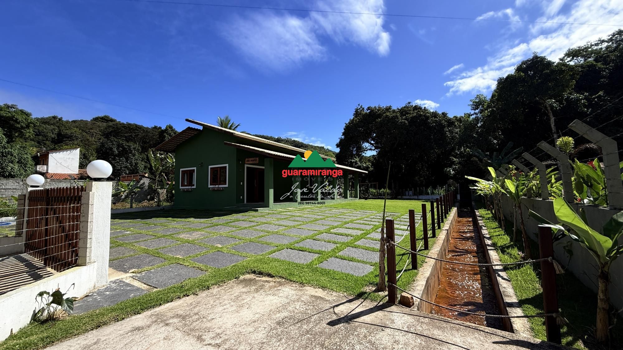 Casa com 2 Dormitórios à venda, 108 m² por R$ 660.000,00 Casa com 2 Dormitórios à venda, 108 m² por R$ 660.000,00