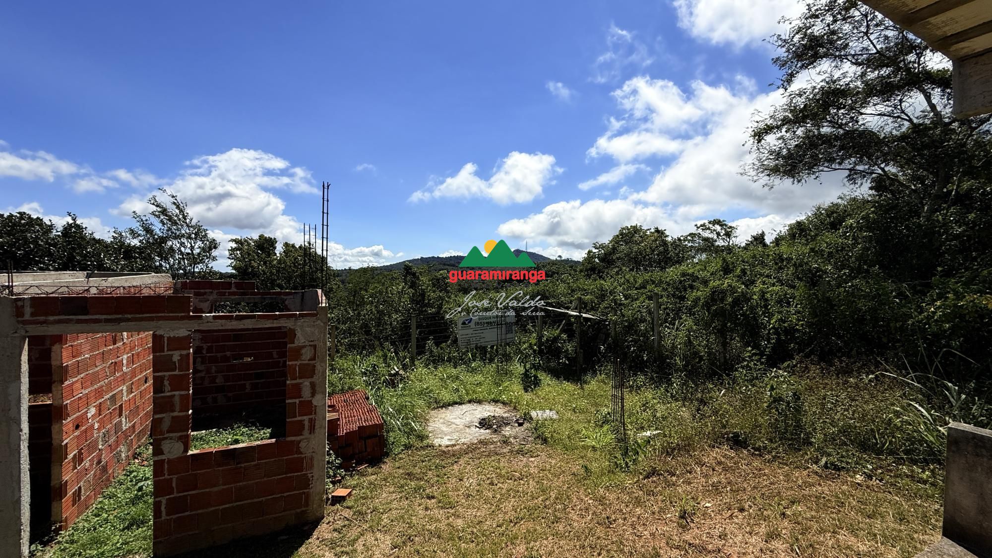 Casa em obra de 148,7m², com licença ambiental e vista panor