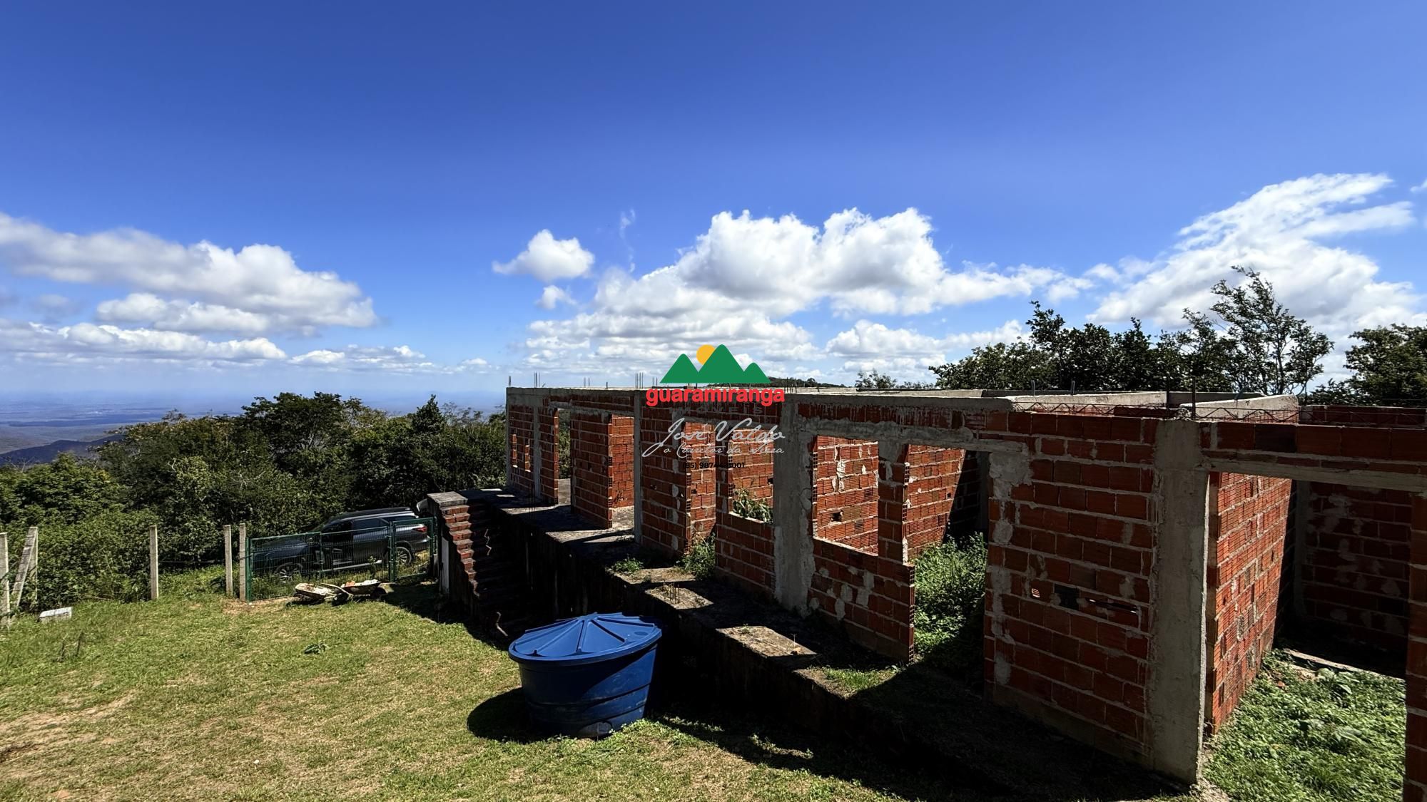 Casa em obra de 148,7m², com licença ambiental e vista panor
