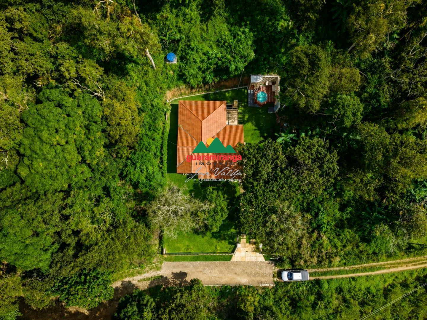 Chalé com 140 m², em um terreno de 1.000 m² com 03 quartos s