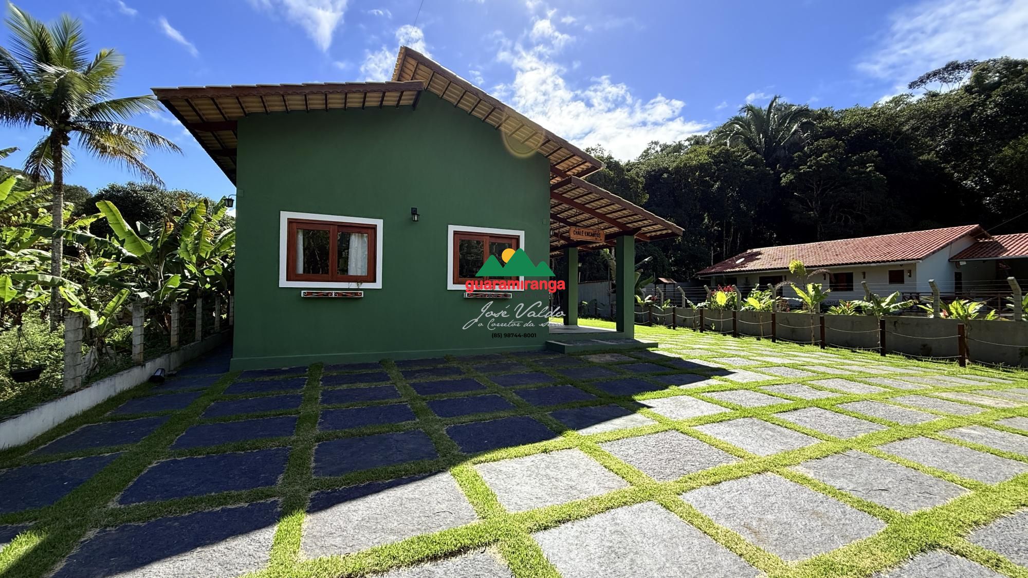 Casa com 2 Dormitórios à venda, 108 m² por R$ 660.000,00 Casa com 2 Dormitórios à venda, 108 m² por R$ 660.000,00