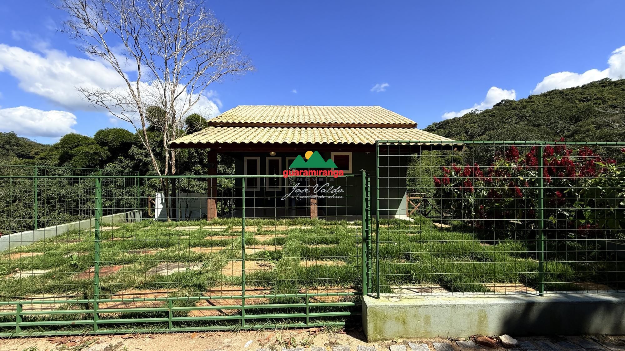 Casa com 4 Dormitórios à venda, 120 m² por R$ 580.000,00 Casa com 4 Dormitórios à venda, 120 m² por R$ 580.000,00