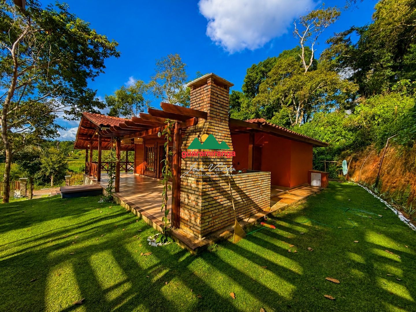 Chalé com 140 m², em um terreno de 1.000 m² com 03 quartos s