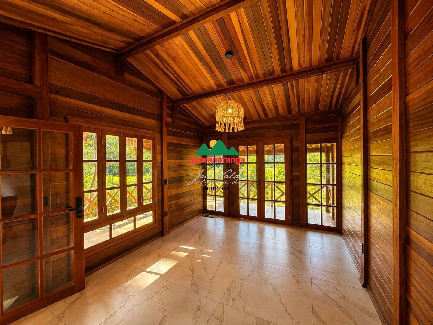 Chalé com 140 m², em um terreno de 1.000 m² com 03 quartos s