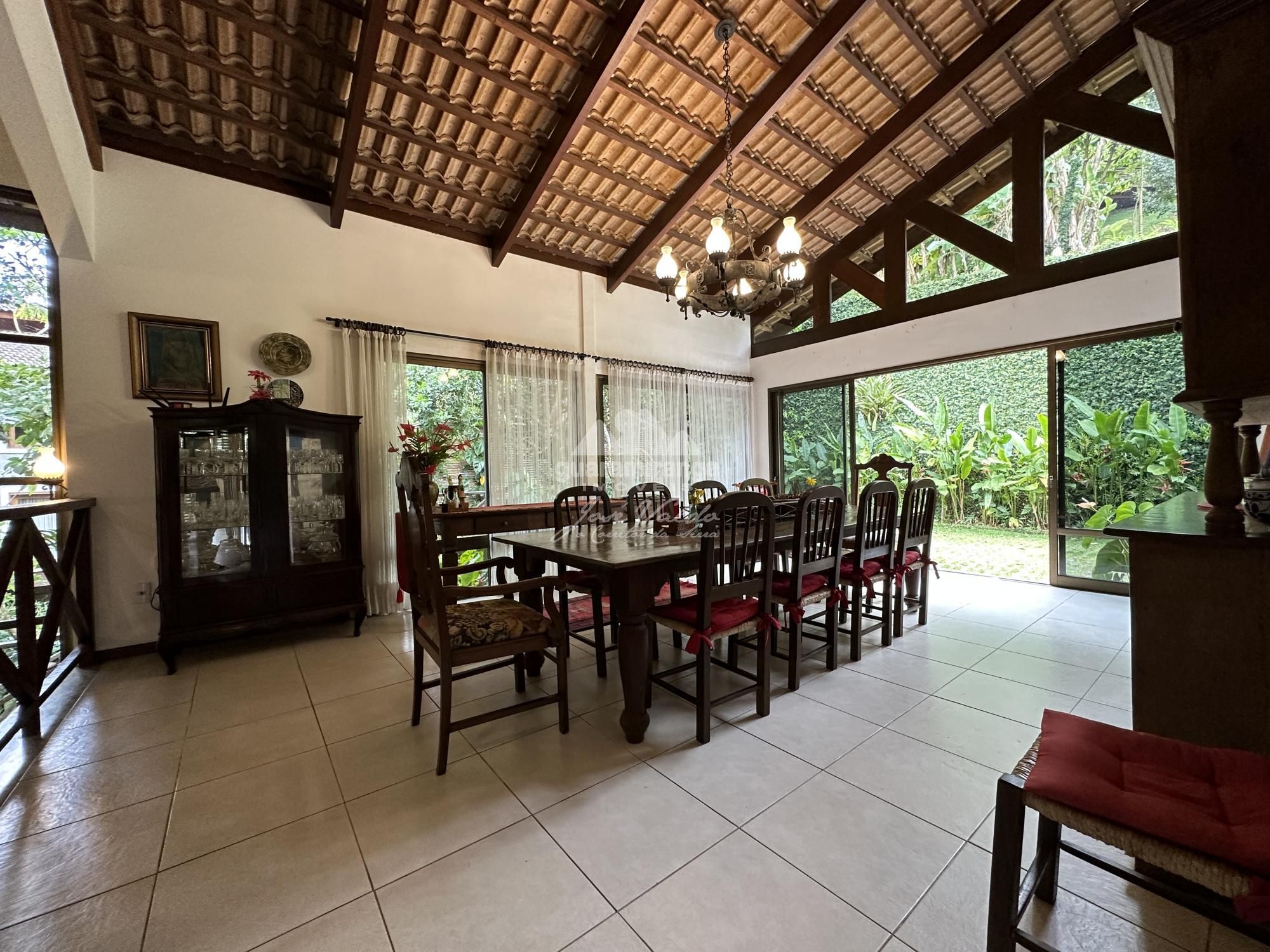 Casa de Condomínio à venda com 8 quartos, 246m² - Foto 27