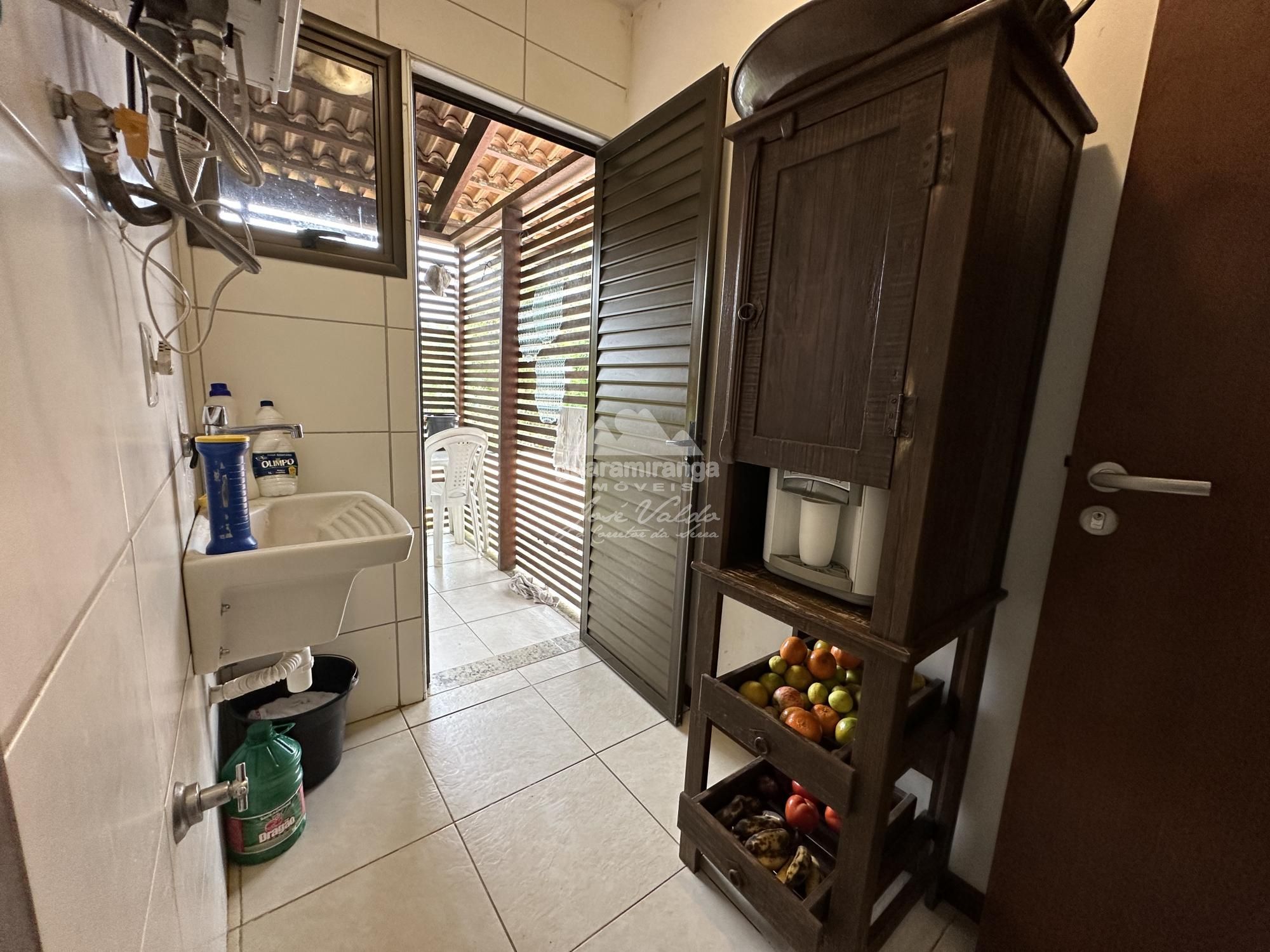 Casa de Condomínio à venda com 8 quartos, 246m² - Foto 35