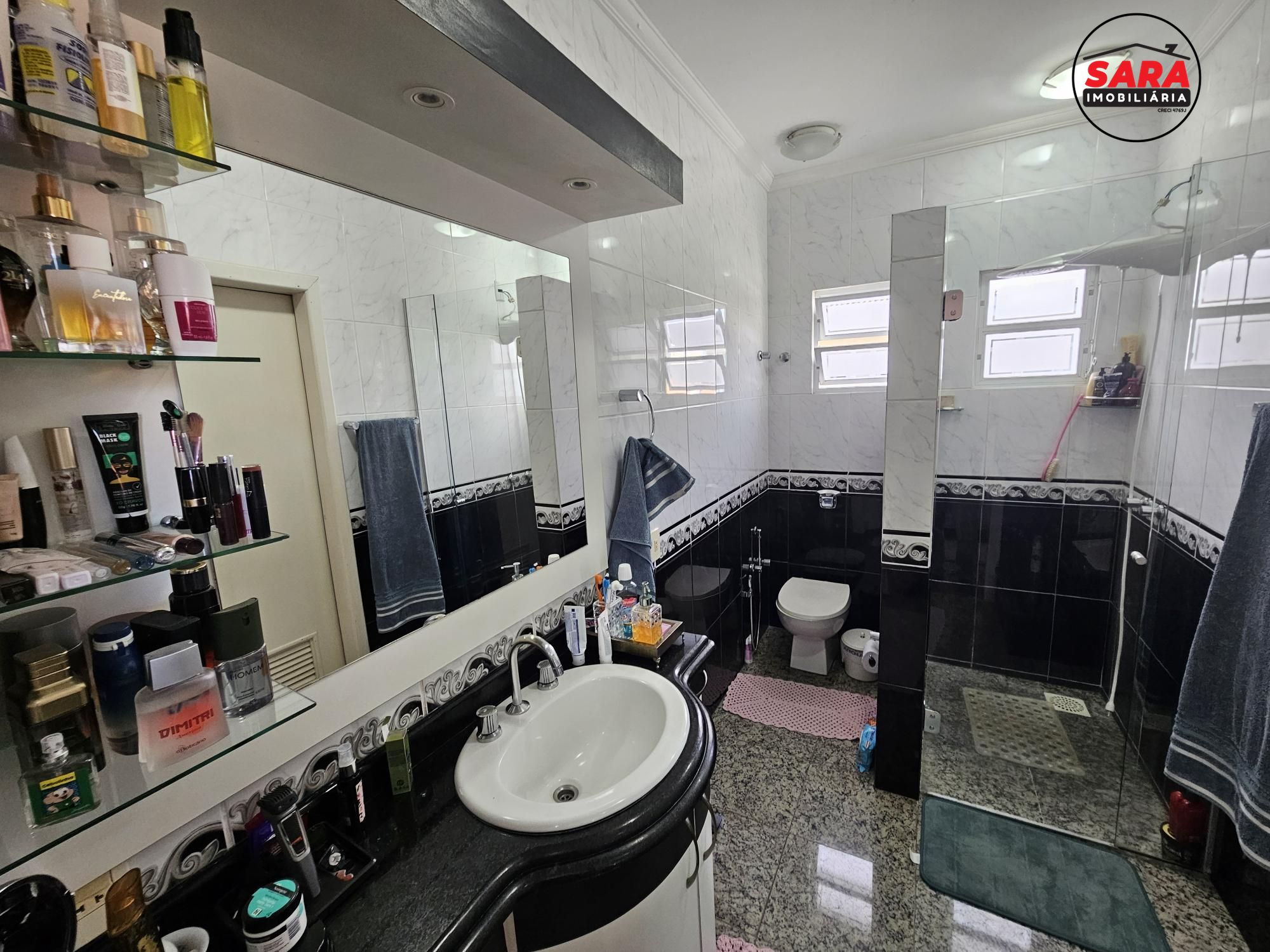 Casa com 4 Dormitórios à venda, 180 m² por R$ 1.700.000,00 Casa com 4 Dormitórios à venda, 180 m² por R$ 1.700.000,00