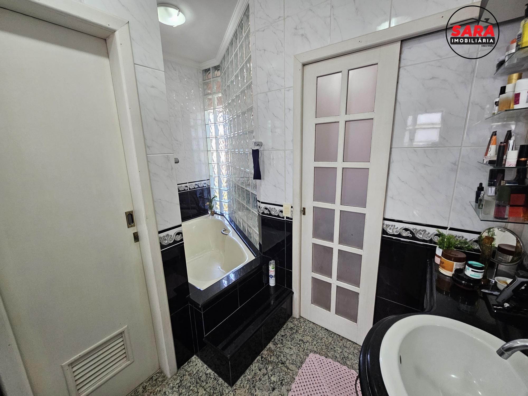 Casa com 4 Dormitórios à venda, 180 m² por R$ 1.700.000,00 Casa com 4 Dormitórios à venda, 180 m² por R$ 1.700.000,00