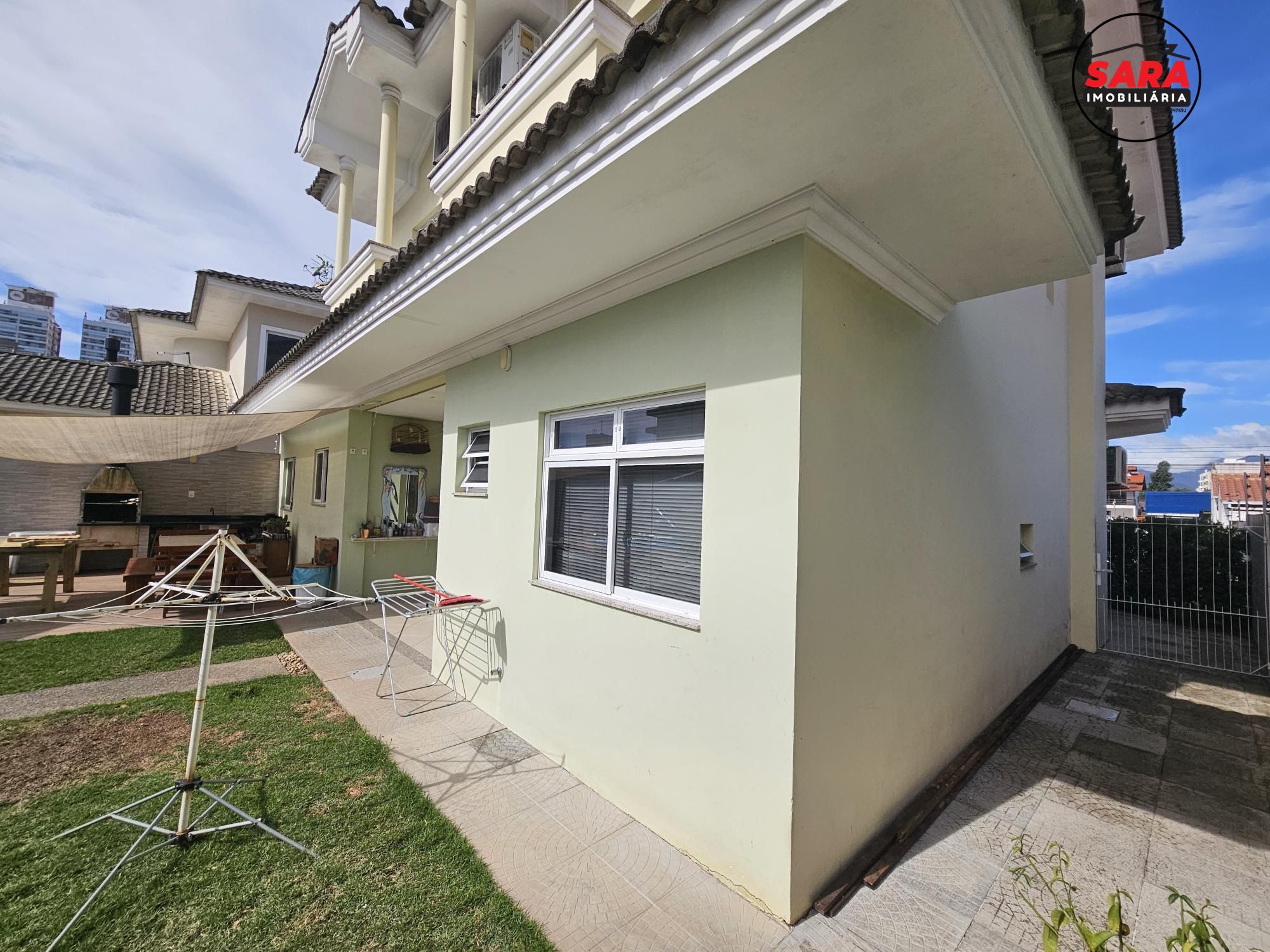 Casa com 4 Dormitórios à venda, 180 m² por R$ 1.700.000,00 Casa com 4 Dormitórios à venda, 180 m² por R$ 1.700.000,00