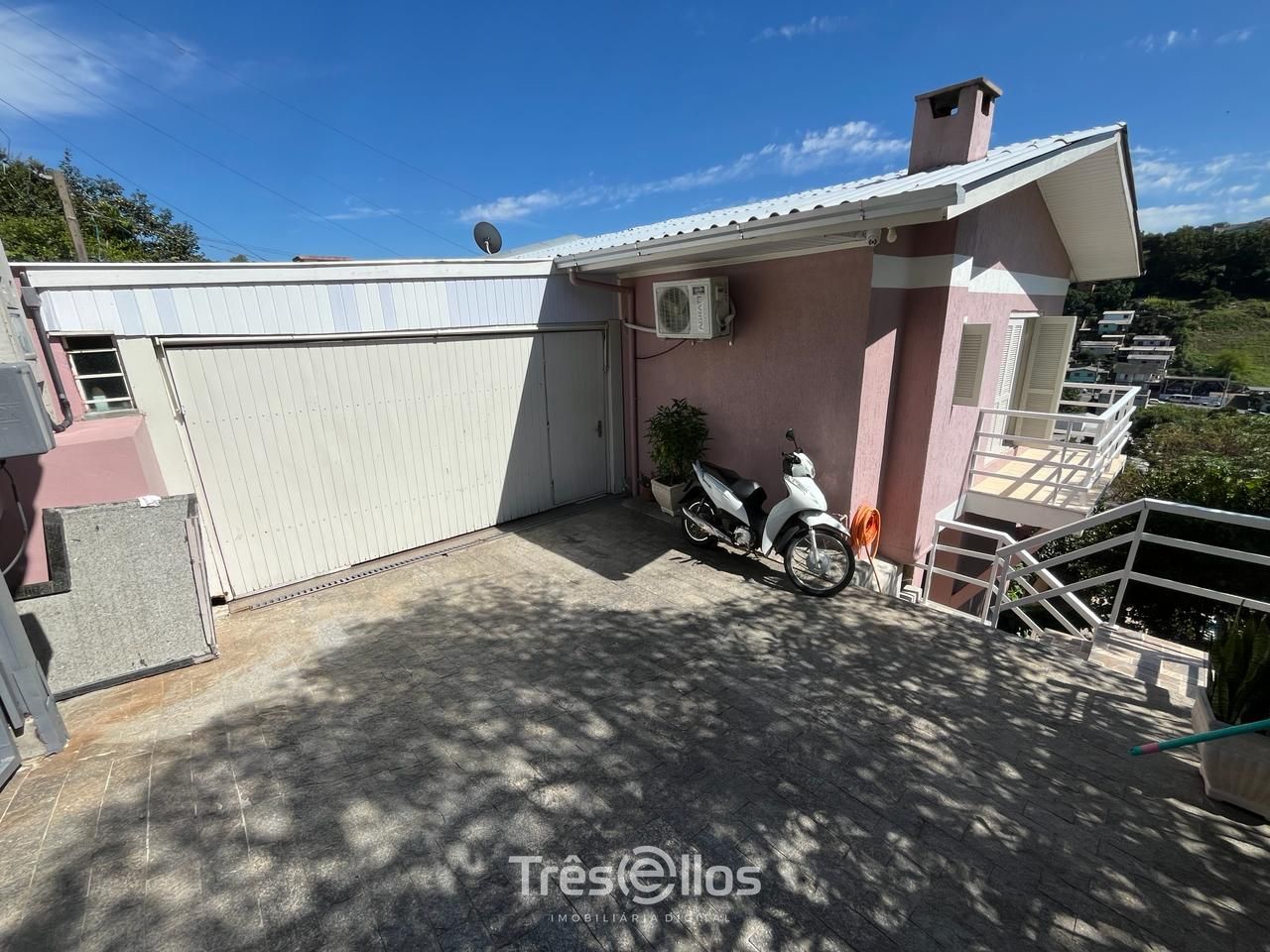 Casa à venda com 6 quartos, 230m² - Foto 1