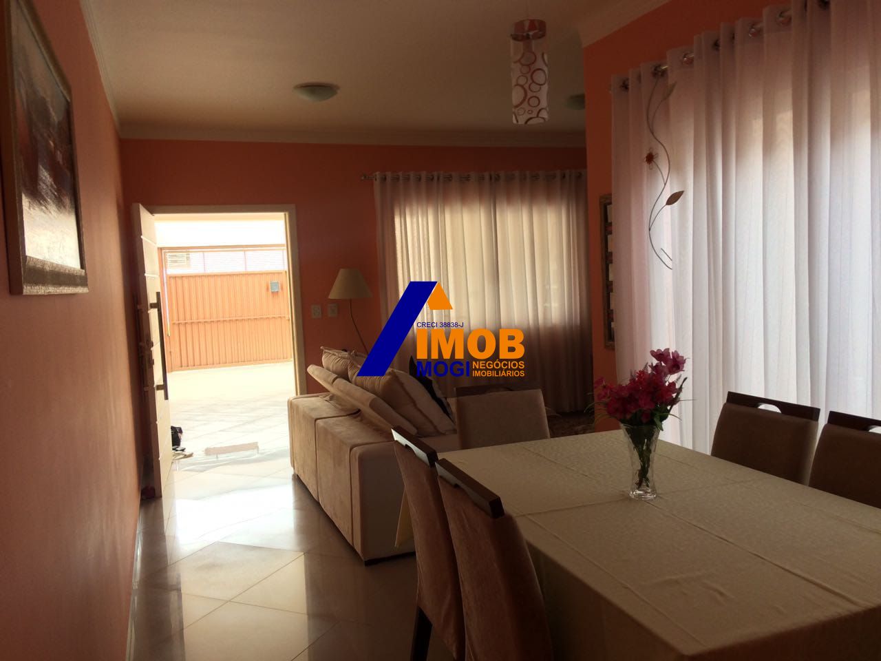 Casa à venda com 3 quartos, 175m² - Foto 1