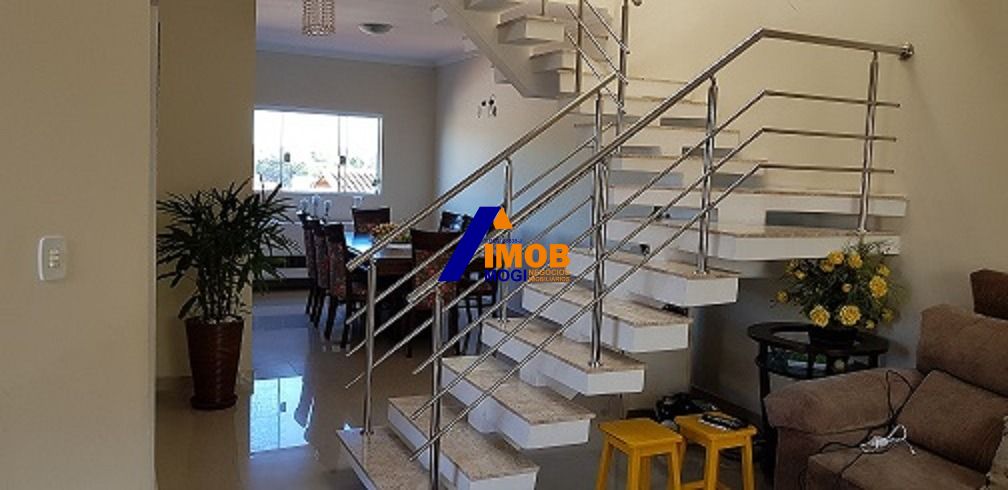 Sobrado para alugar com 3 quartos, 212m² - Foto 1