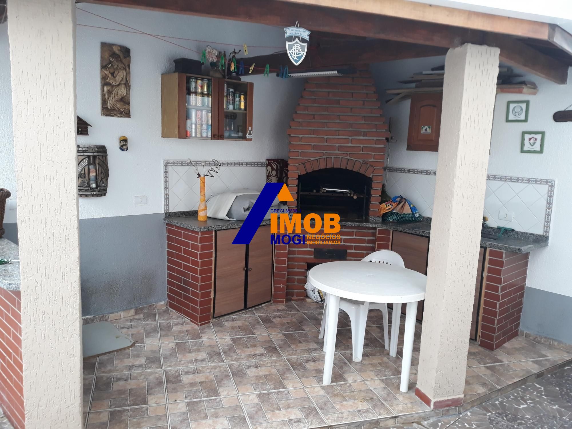 Casa à venda com 3 quartos, 94m² - Foto 1