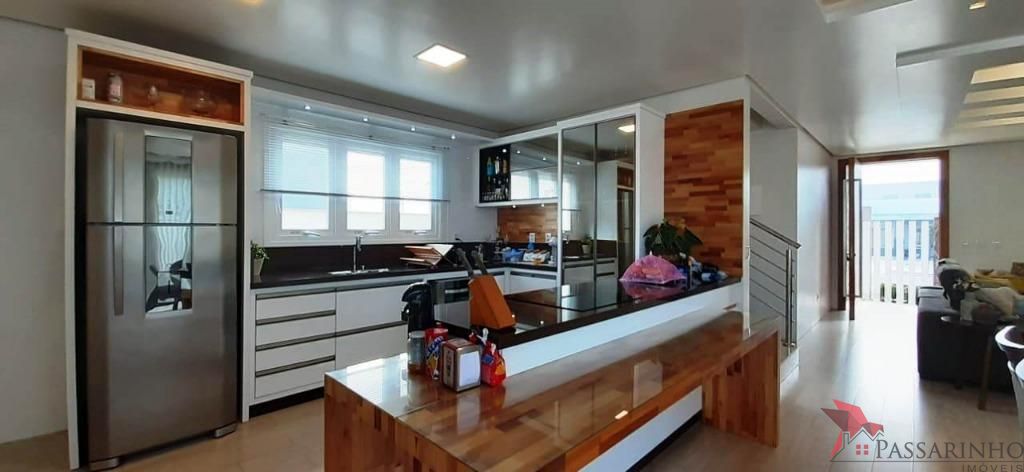 Casa à venda com 3 quartos, 215m² - Foto 2