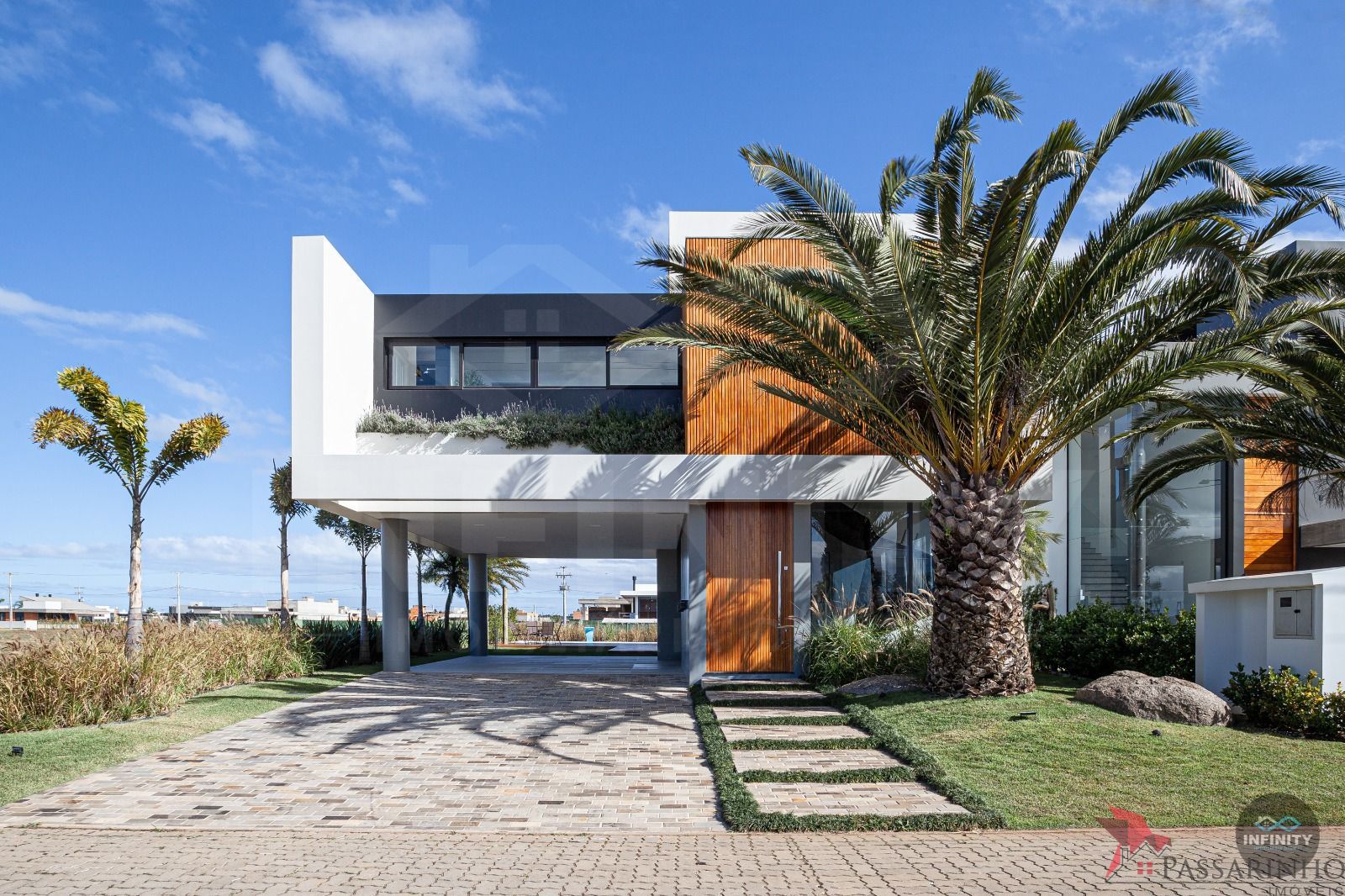 Casa de Condomínio à venda com 4 quartos, 336m² - Foto 2