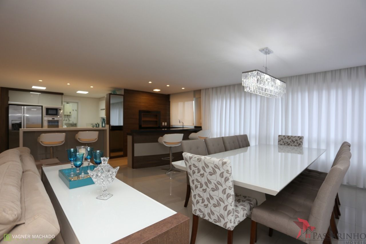 Apartamento à venda com 4 quartos, 216m² - Foto 2