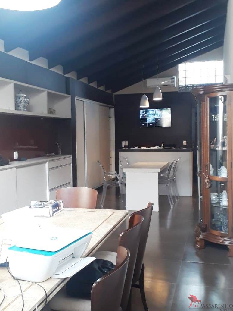 Casa à venda com 4 quartos, 317m² - Foto 33