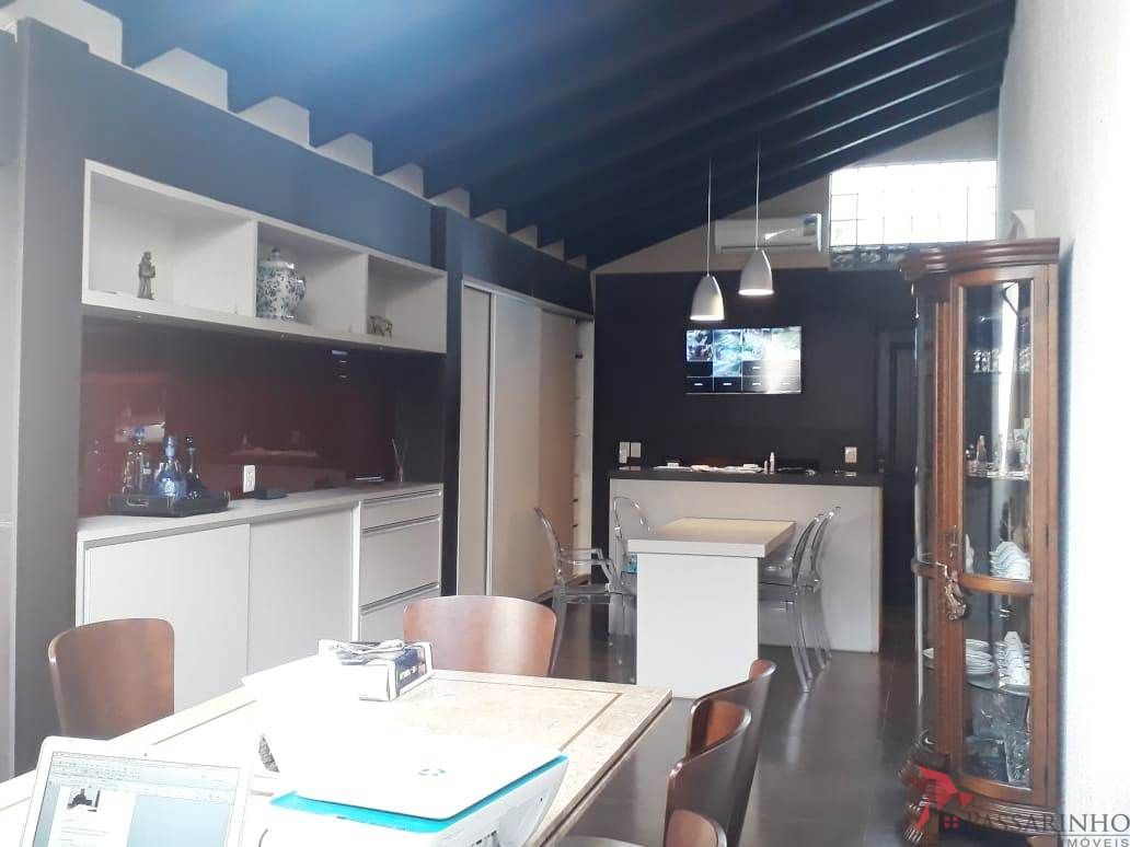 Casa à venda com 4 quartos, 317m² - Foto 29