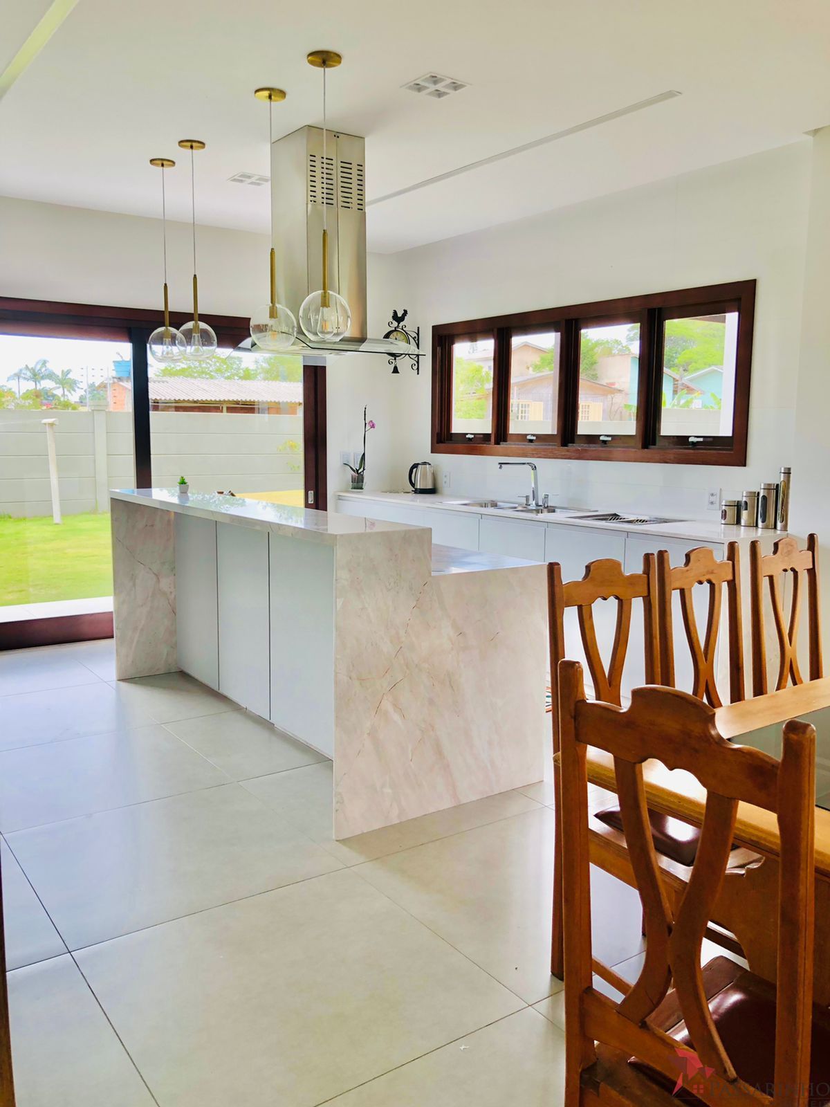 Casa de Condomínio à venda com 4 quartos, 301m² - Foto 3